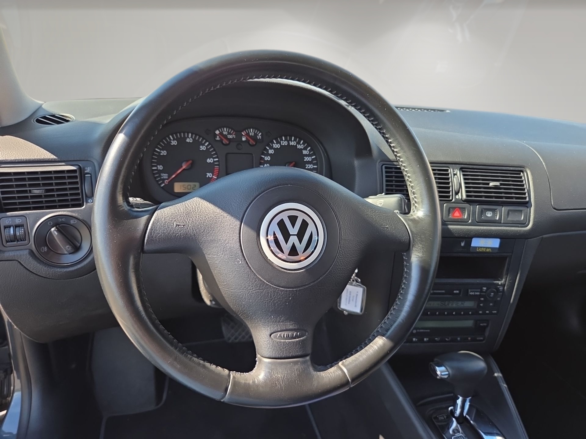 VW Golf 1.6 Automatic-image-5