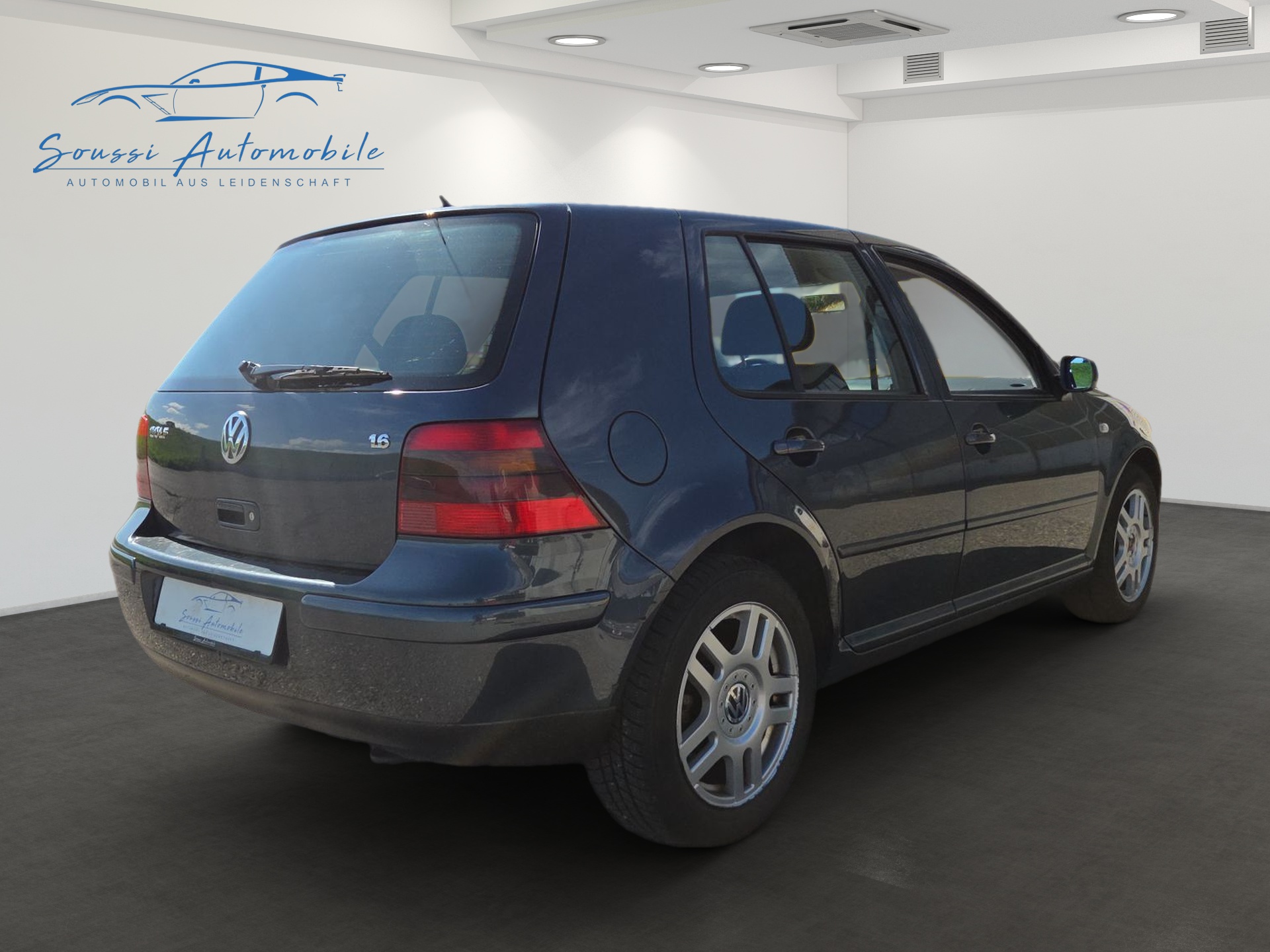 VW Golf 1.6 Automatic-image-2