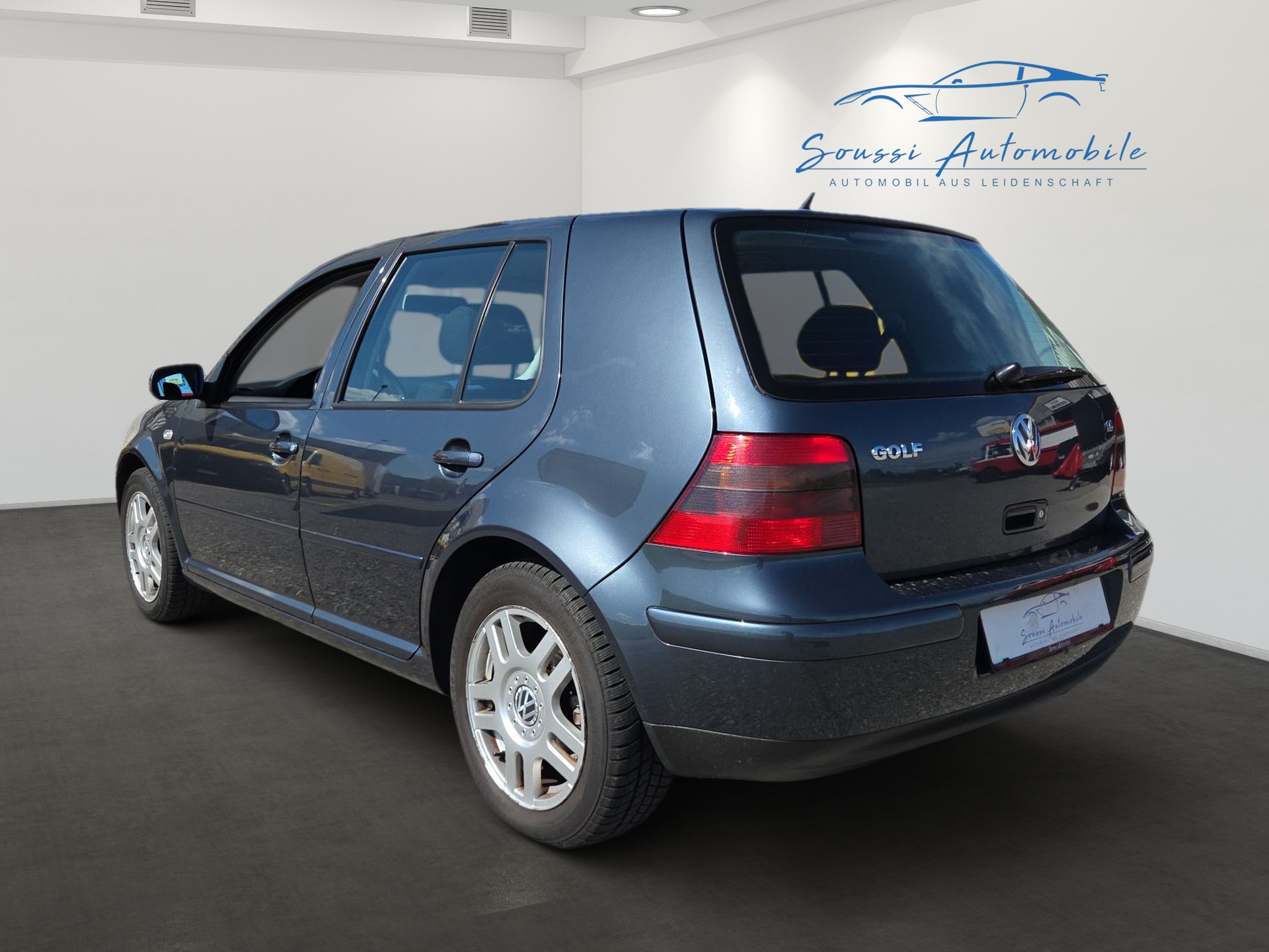 VW Golf 1.6 Automatic-image-3