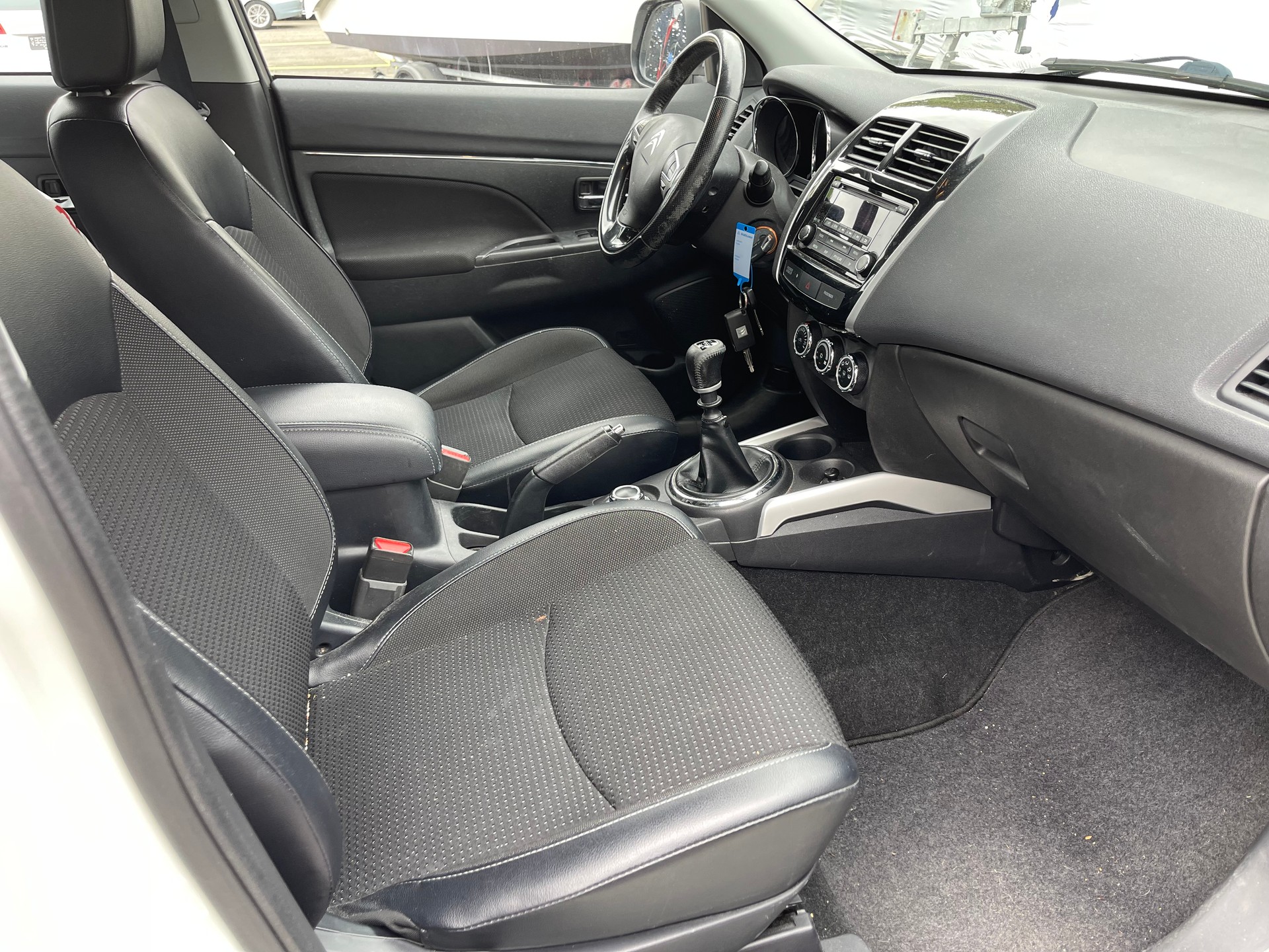 CITROEN C4 Aircross 1.6 HDi Collection 4WD-image-8