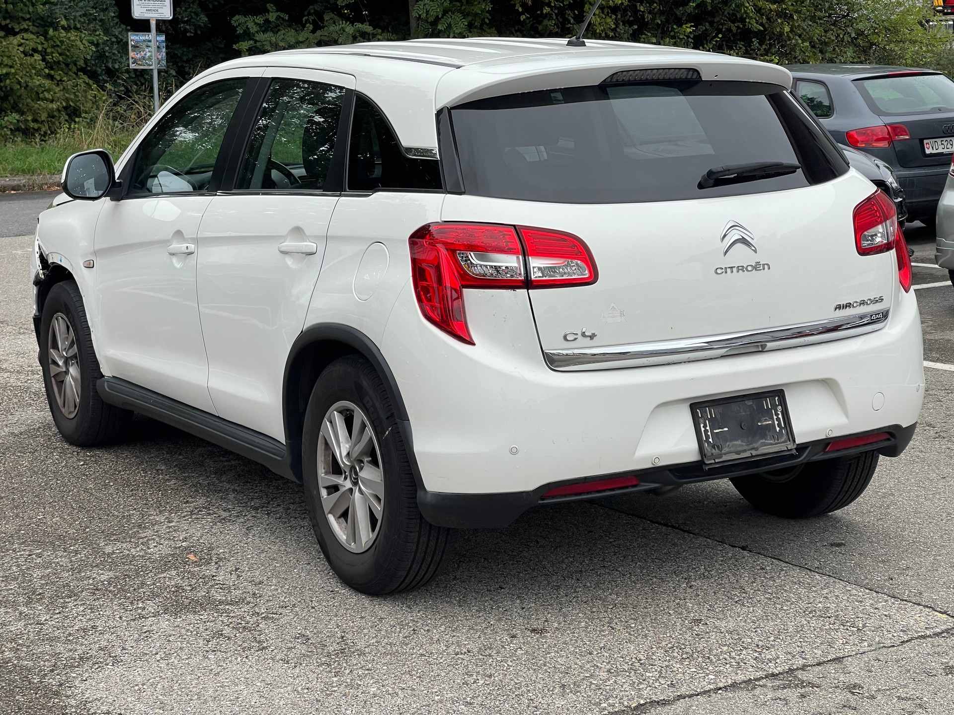 CITROEN C4 Aircross 1.6 HDi Collection 4WD-image-4