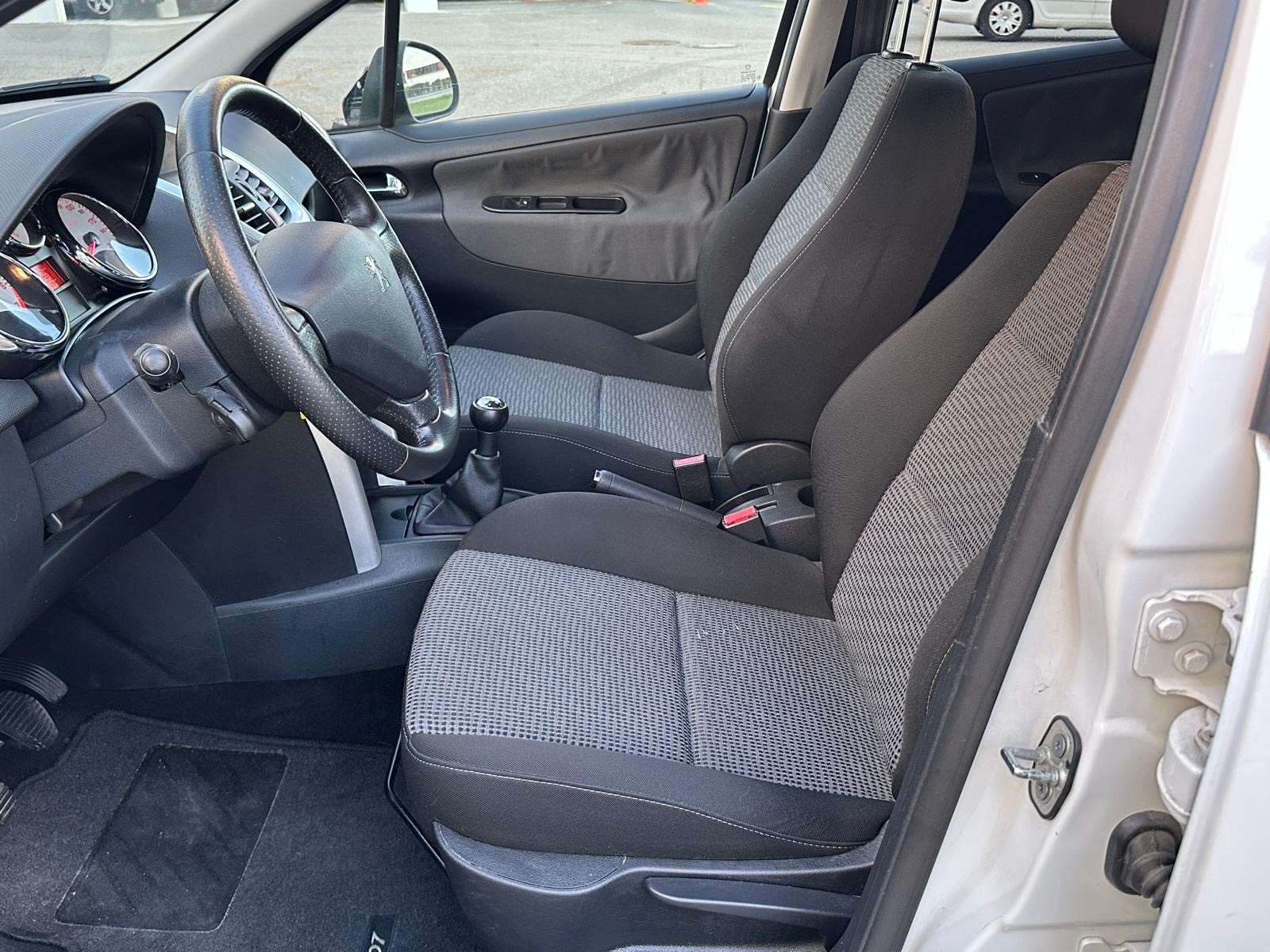 PEUGEOT 207 1.6 16V Sport-image-5