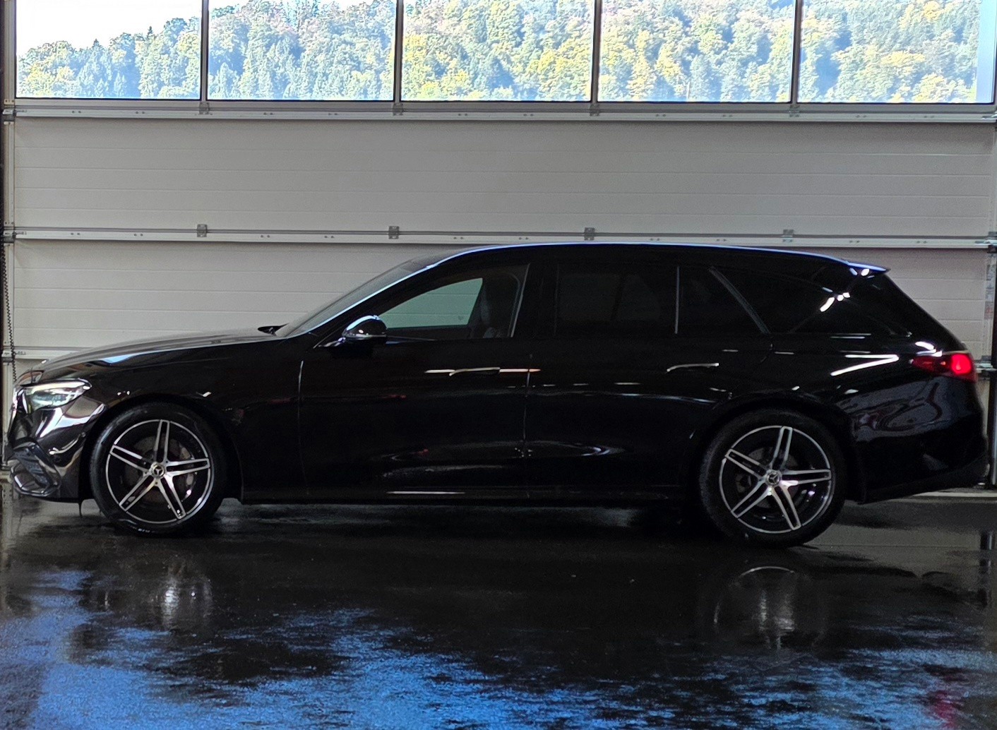 MERCEDES-BENZ E 220 d T 9G-Tronic AMG Line-showroom-element-1