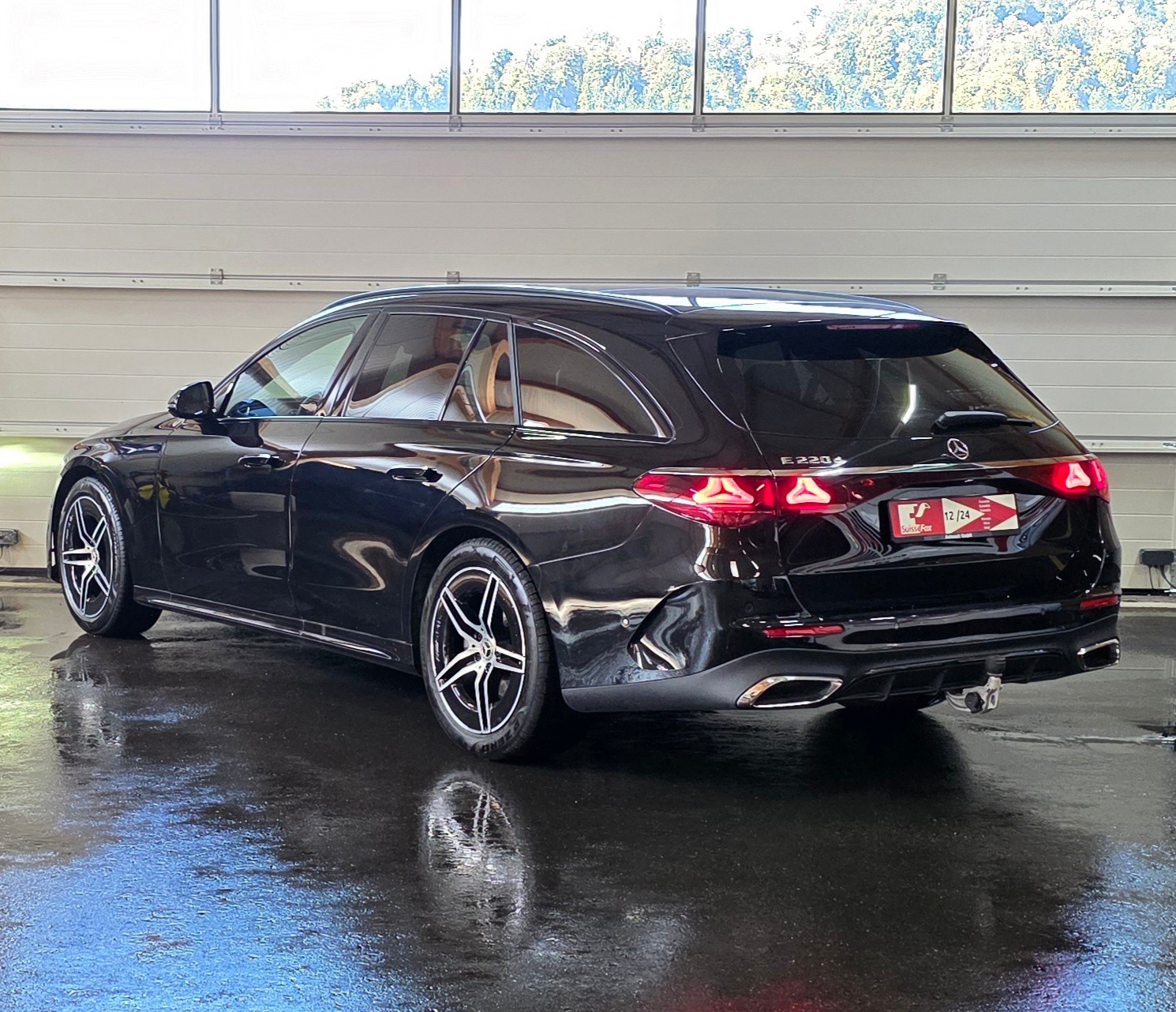 MERCEDES-BENZ E 220 d T 9G-Tronic AMG Line-showroom-element-2