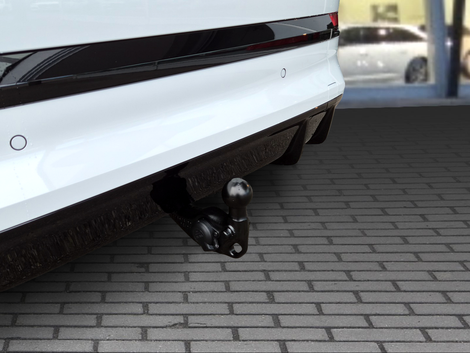 AUDI Q4 e-tron SUV quattro performance Swiss Ski Gletscherweiss Metallic-image-16