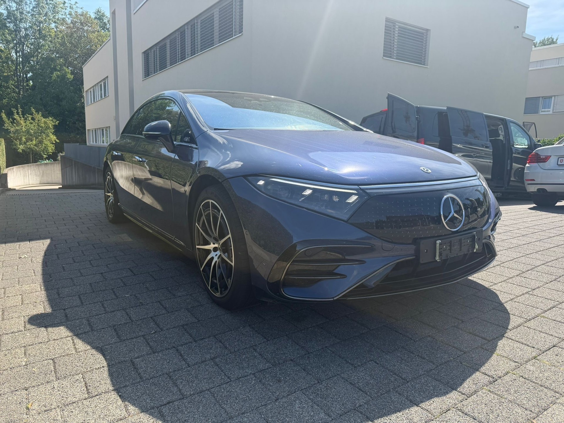 MERCEDES-BENZ EQS 580 Executive Edition AMG Line 4matic-image-4
