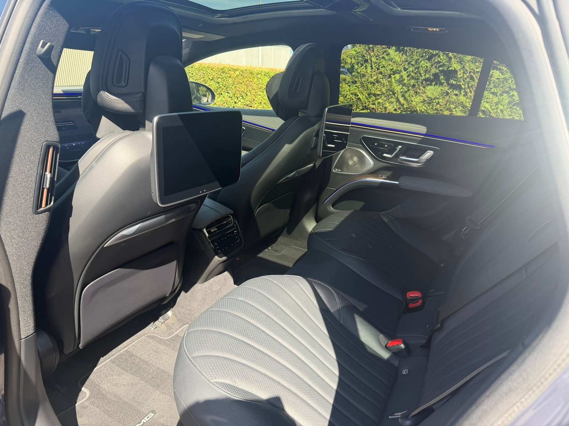MERCEDES-BENZ EQS 580 Executive Edition AMG Line 4matic-image-8