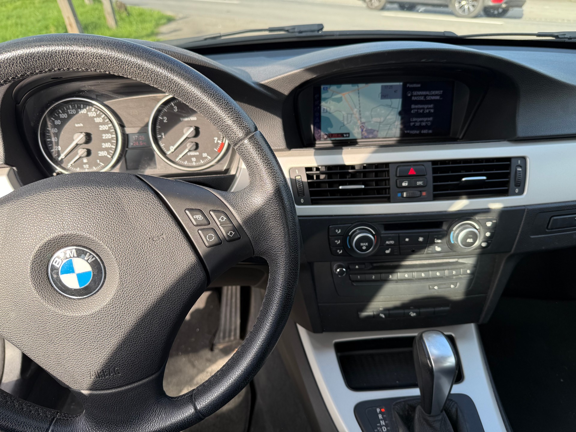BMW 325i x-Drive Steptronic-image-10