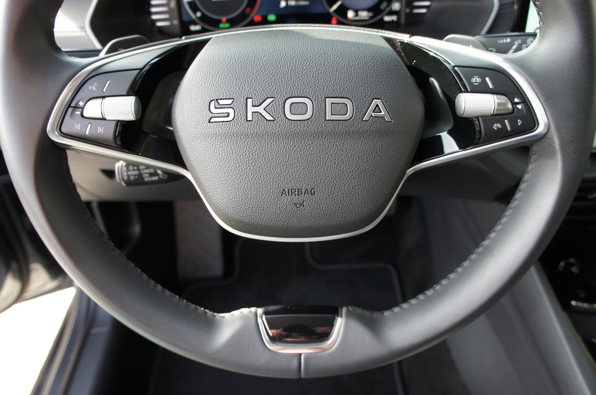 SKODA Octavia Combi 1.5 TSI mHEV DSG Selection-image-22