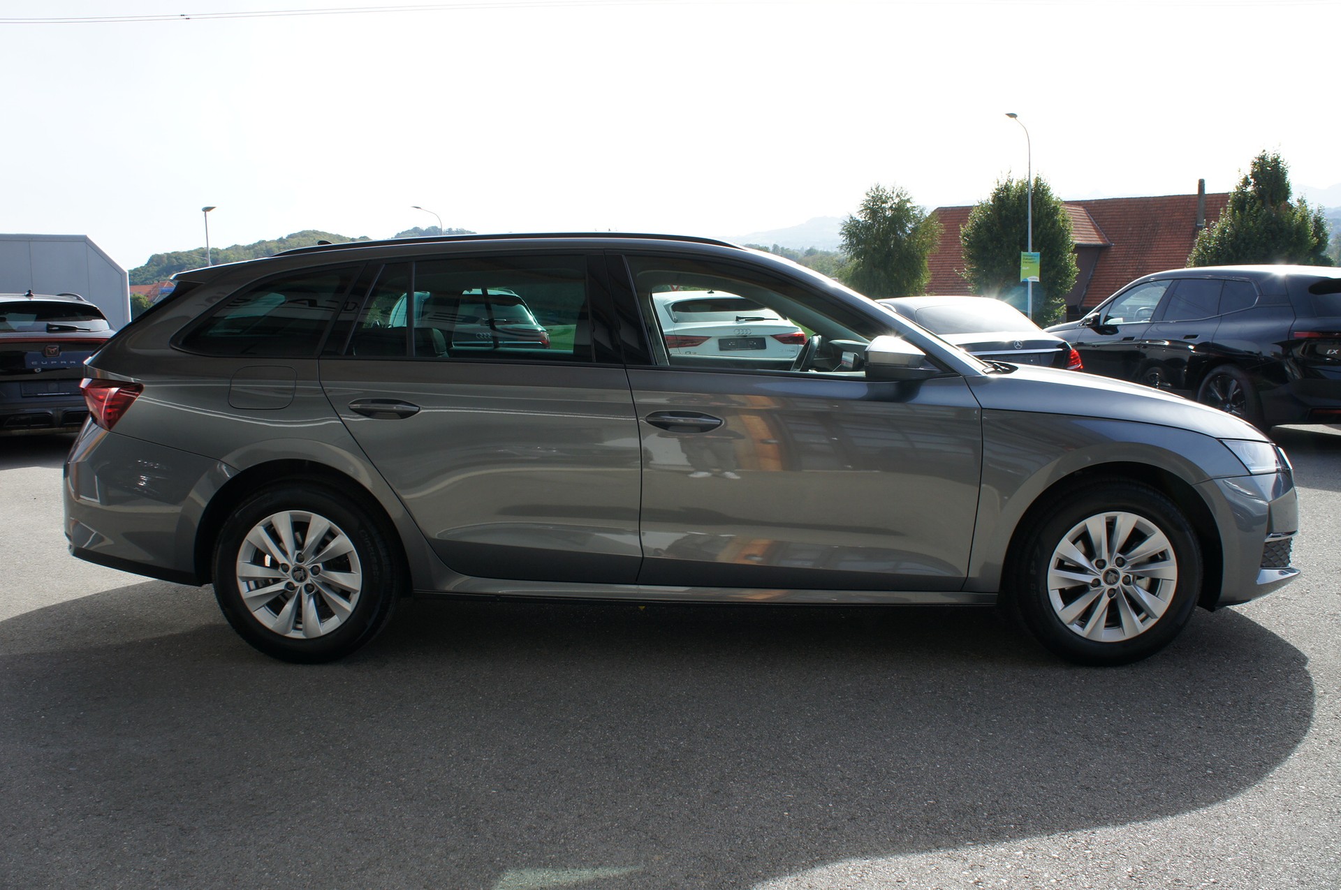 SKODA Octavia Combi 1.5 TSI mHEV DSG Selection-image-5