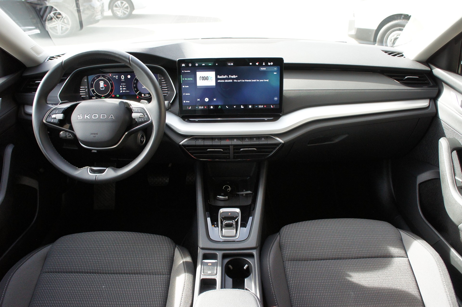 SKODA Octavia Combi 1.5 TSI mHEV DSG Selection-image-10