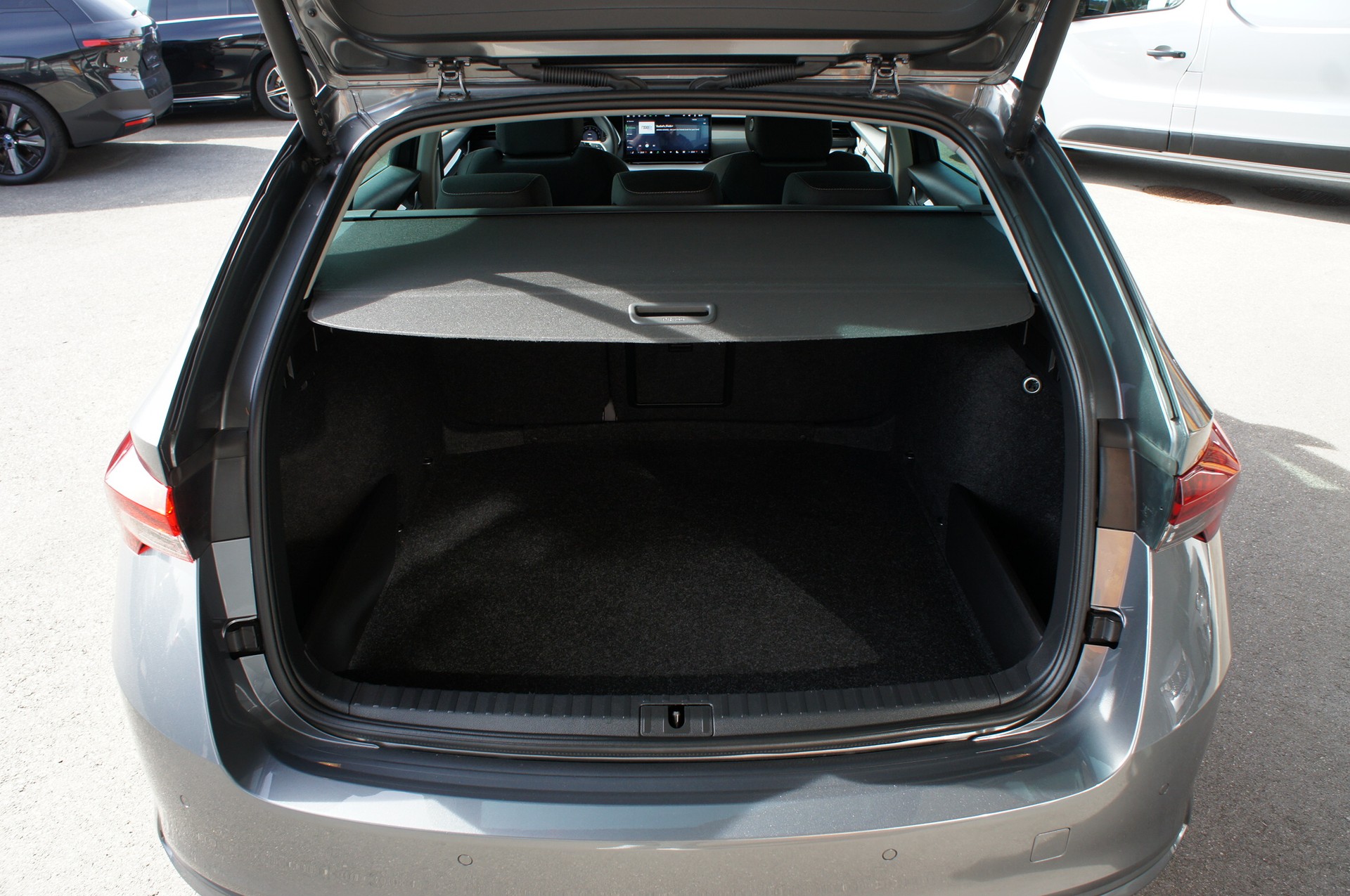 SKODA Octavia Combi 1.5 TSI mHEV DSG Selection-image-11