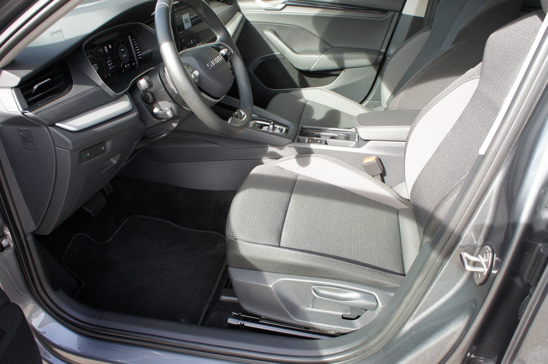 SKODA Octavia Combi 1.5 TSI mHEV DSG Selection-image-13