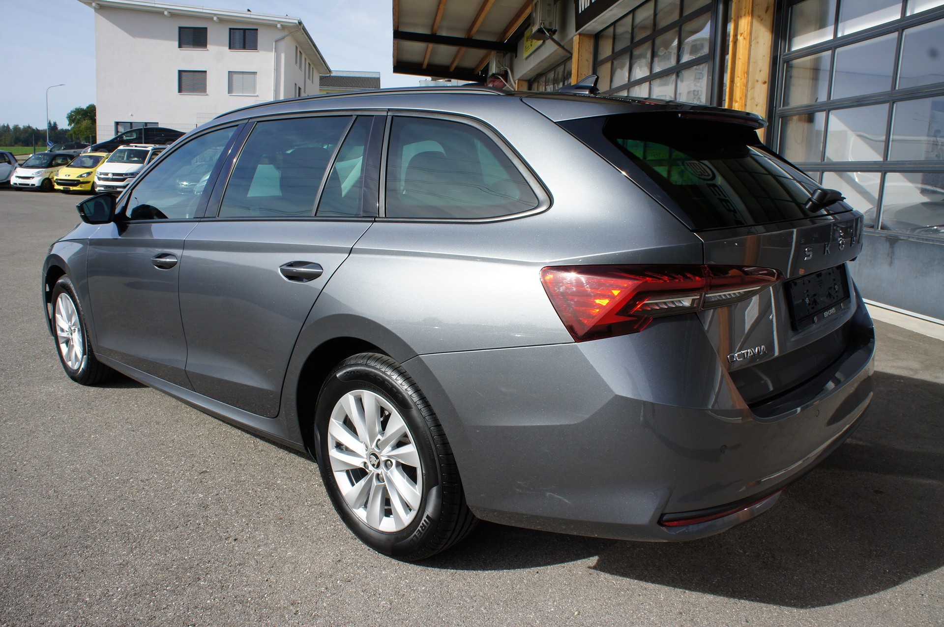SKODA Octavia Combi 1.5 TSI mHEV DSG Selection-image-2
