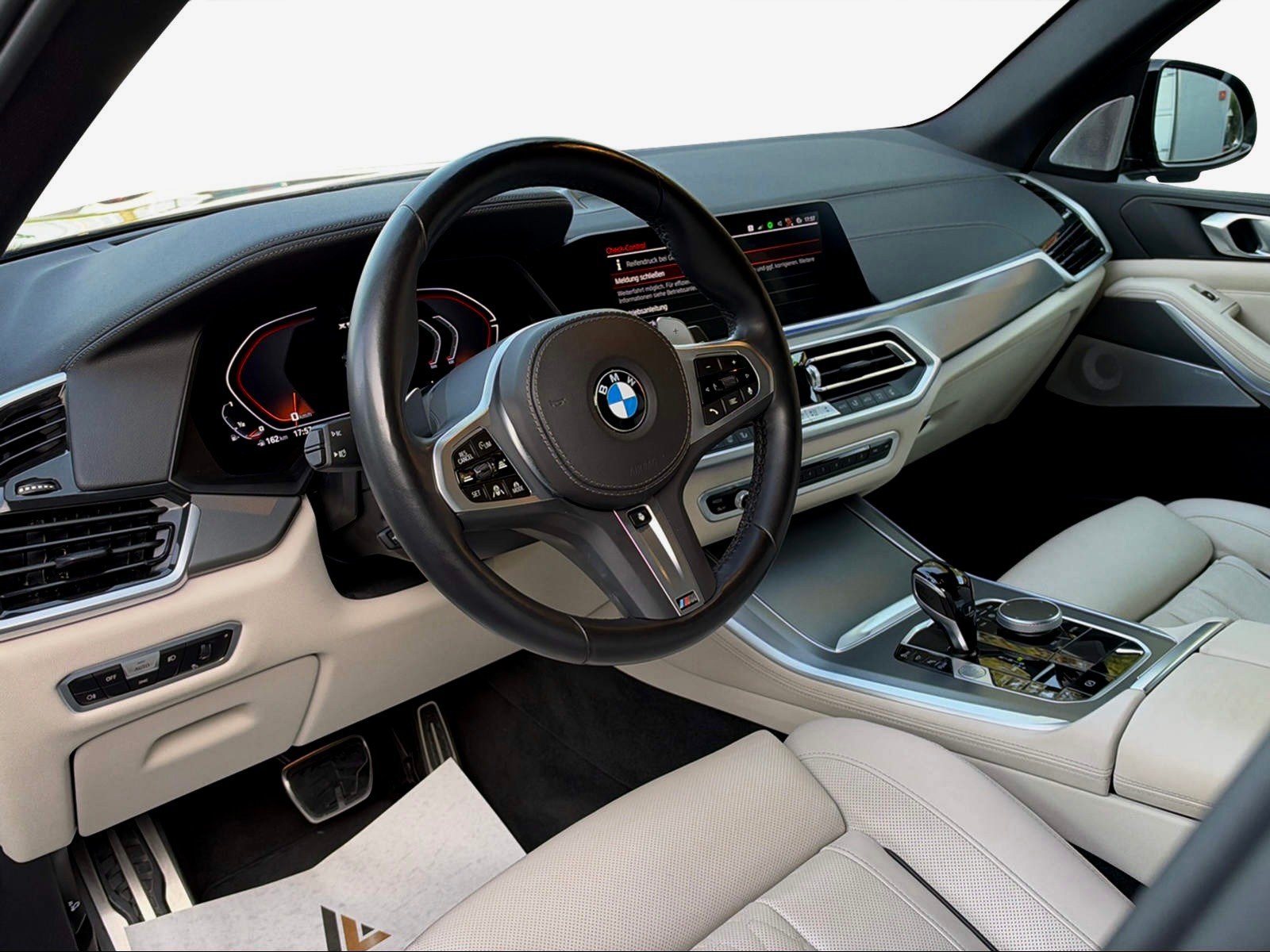 BMW X5 xDrive M50i Steptronic-image-1