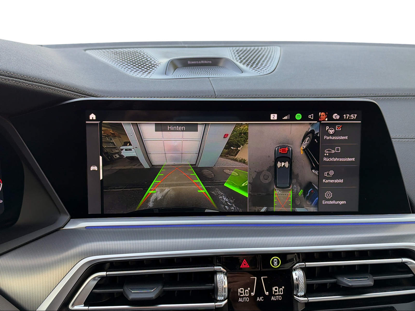 BMW X5 xDrive M50i Steptronic-image-9