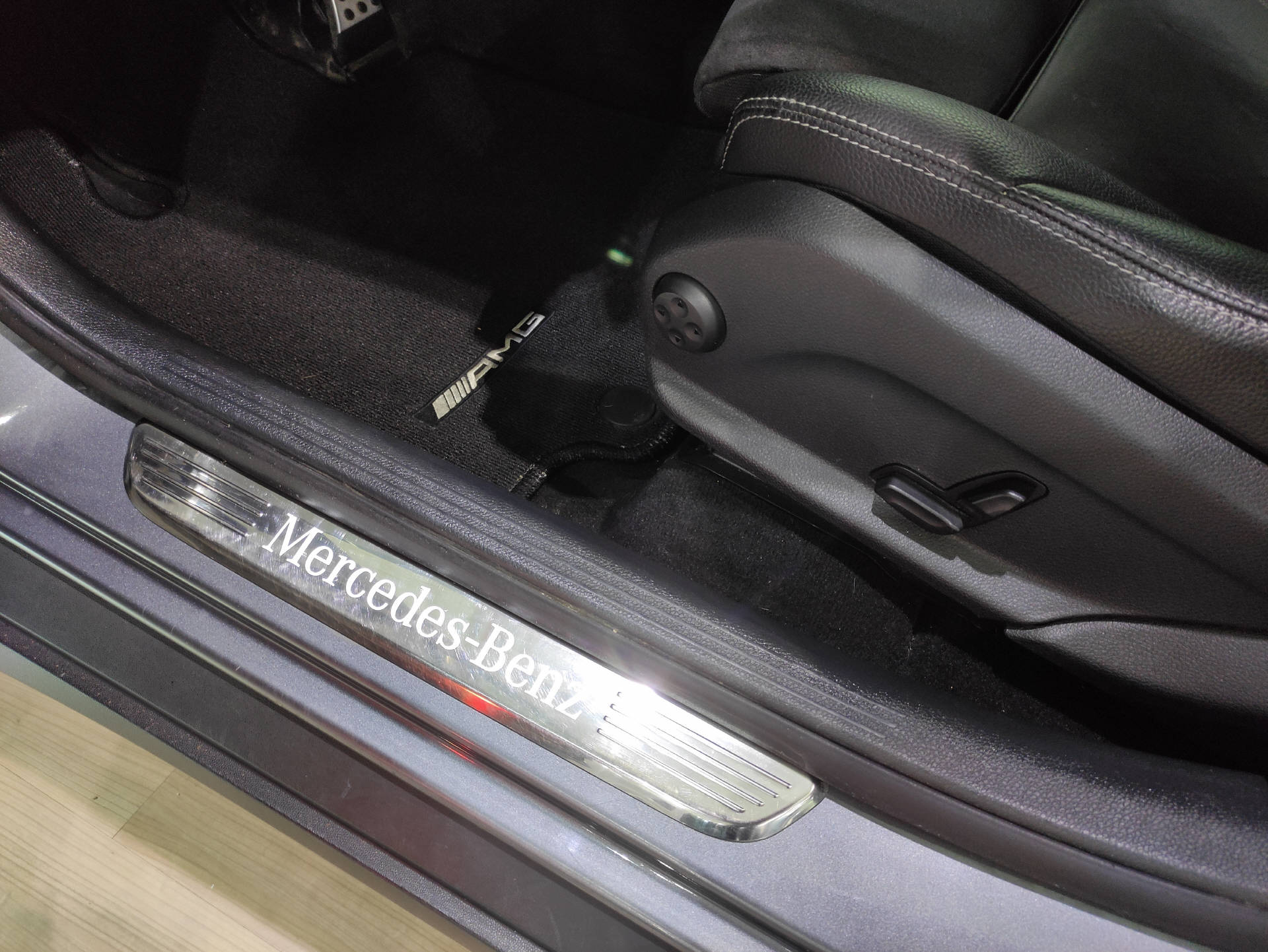 MERCEDES-BENZ GLC 250 d AMG Line 4m-image-4
