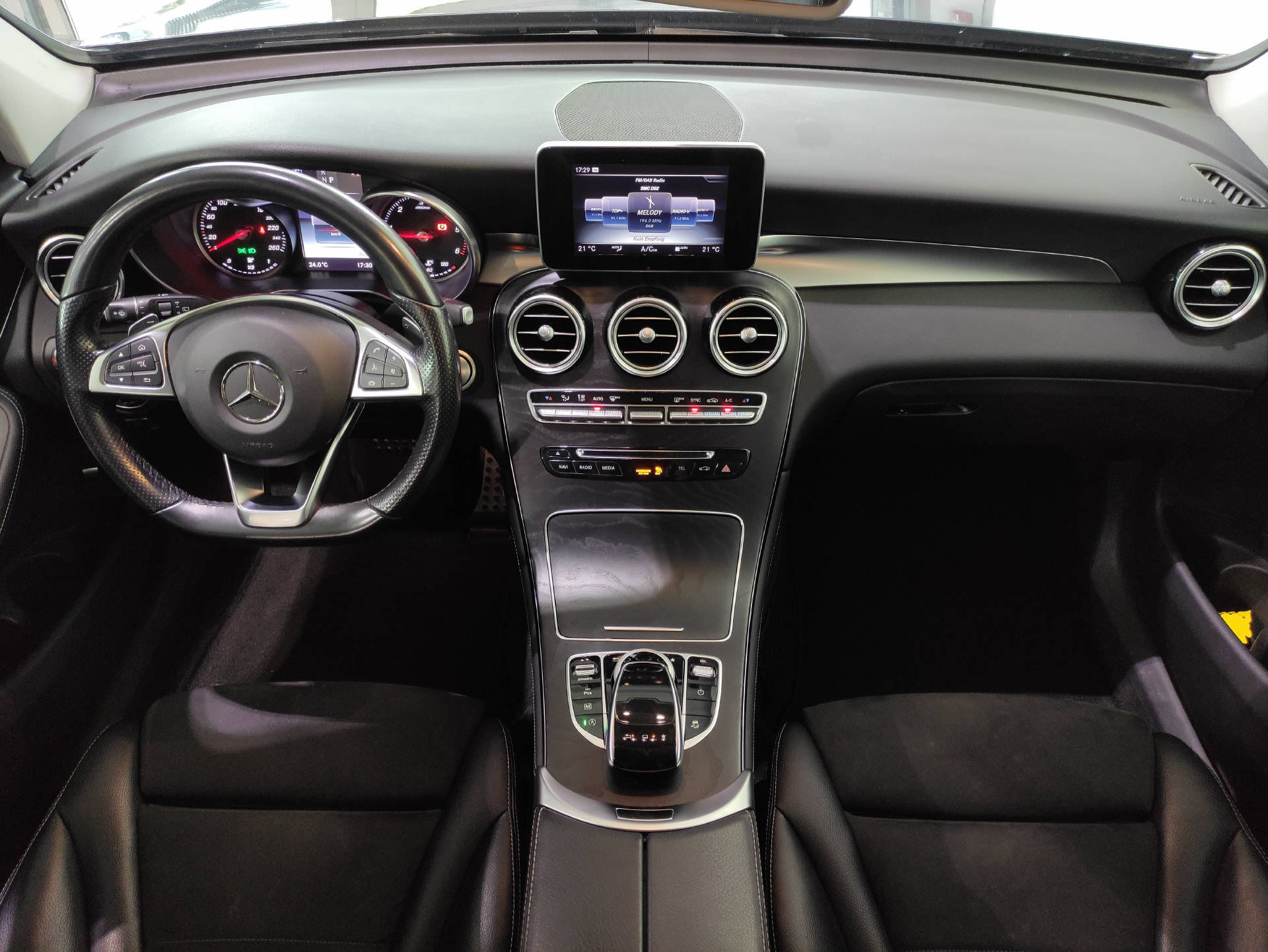 MERCEDES-BENZ GLC 250 d AMG Line 4m-image-14