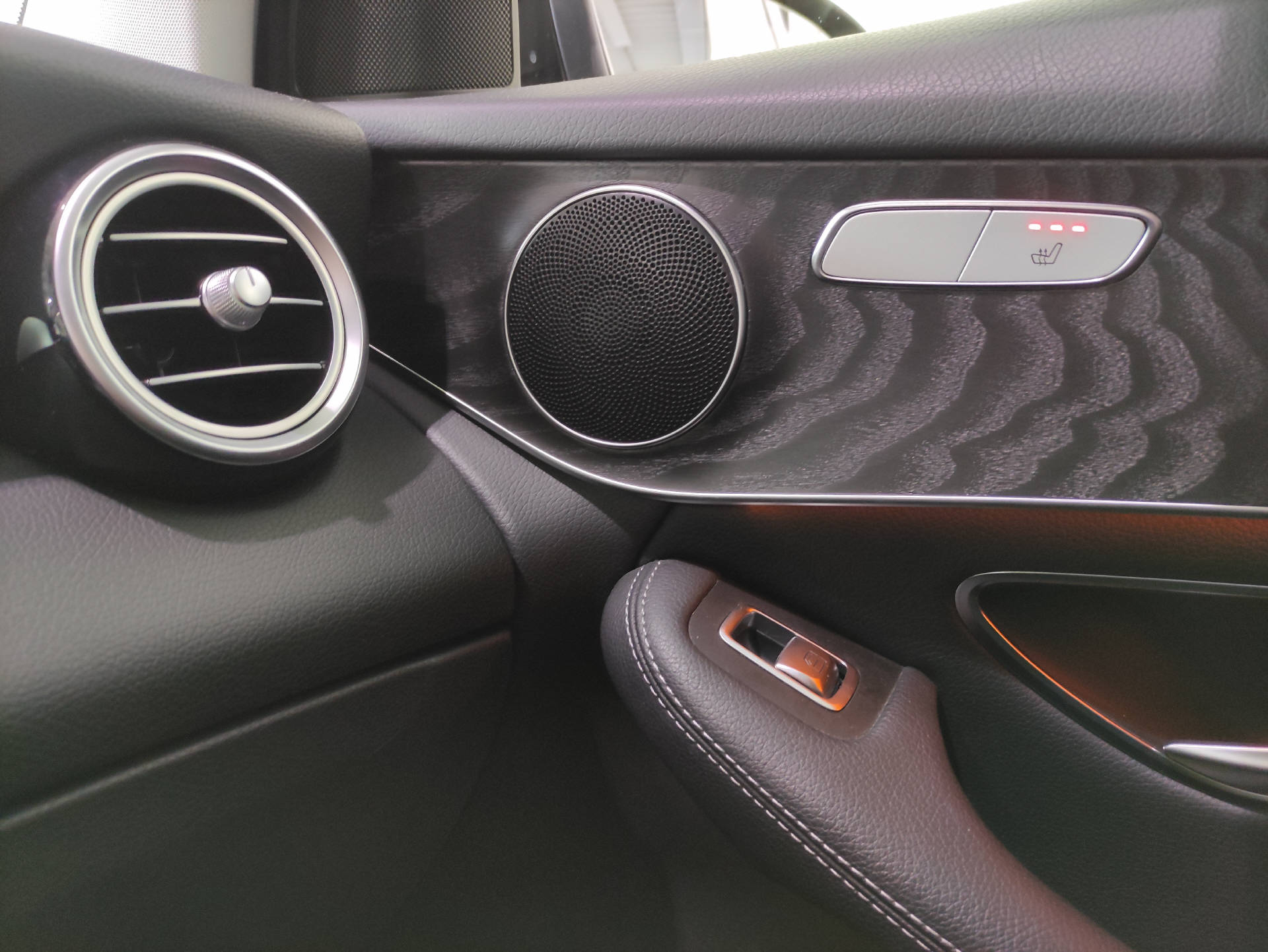 MERCEDES-BENZ GLC 250 d AMG Line 4m-image-8