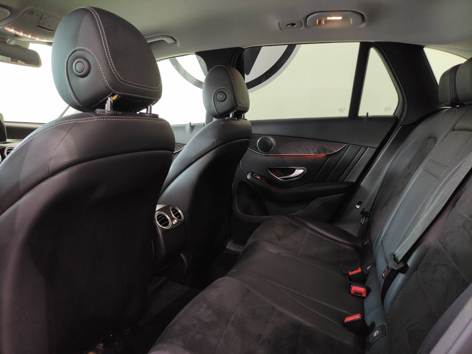 MERCEDES-BENZ GLC 250 d AMG Line 4m-image-13