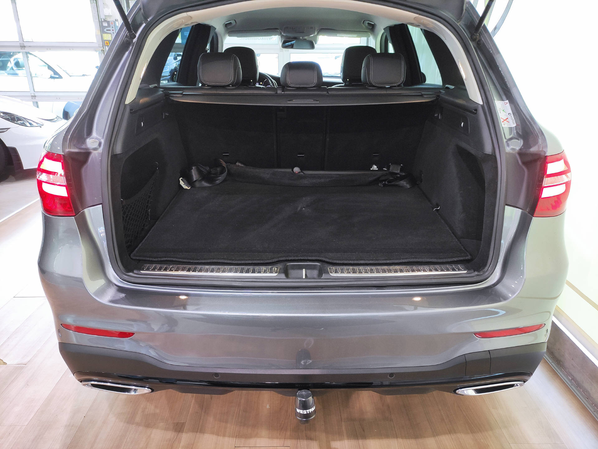 MERCEDES-BENZ GLC 250 d AMG Line 4m-image-15