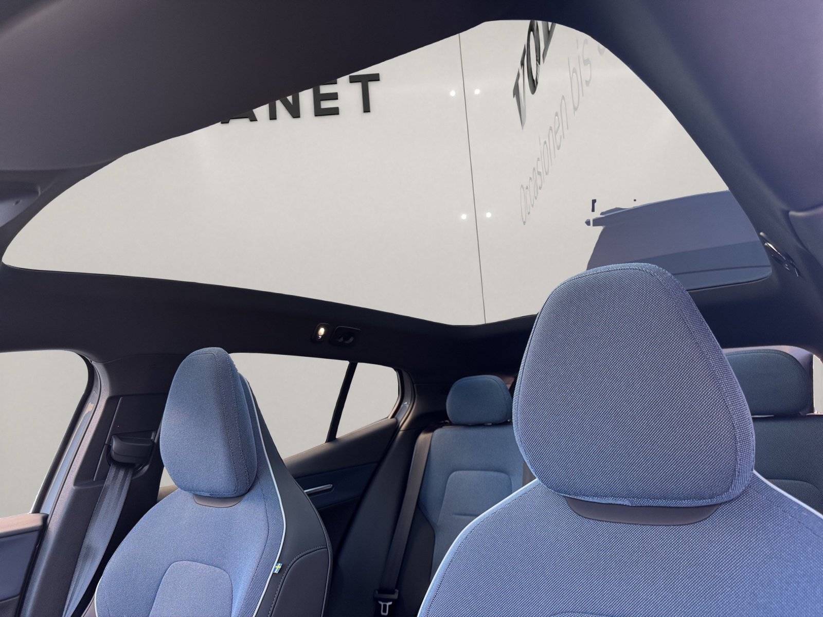 VOLVO EX30 CC P8 Ultra AWD-image-10