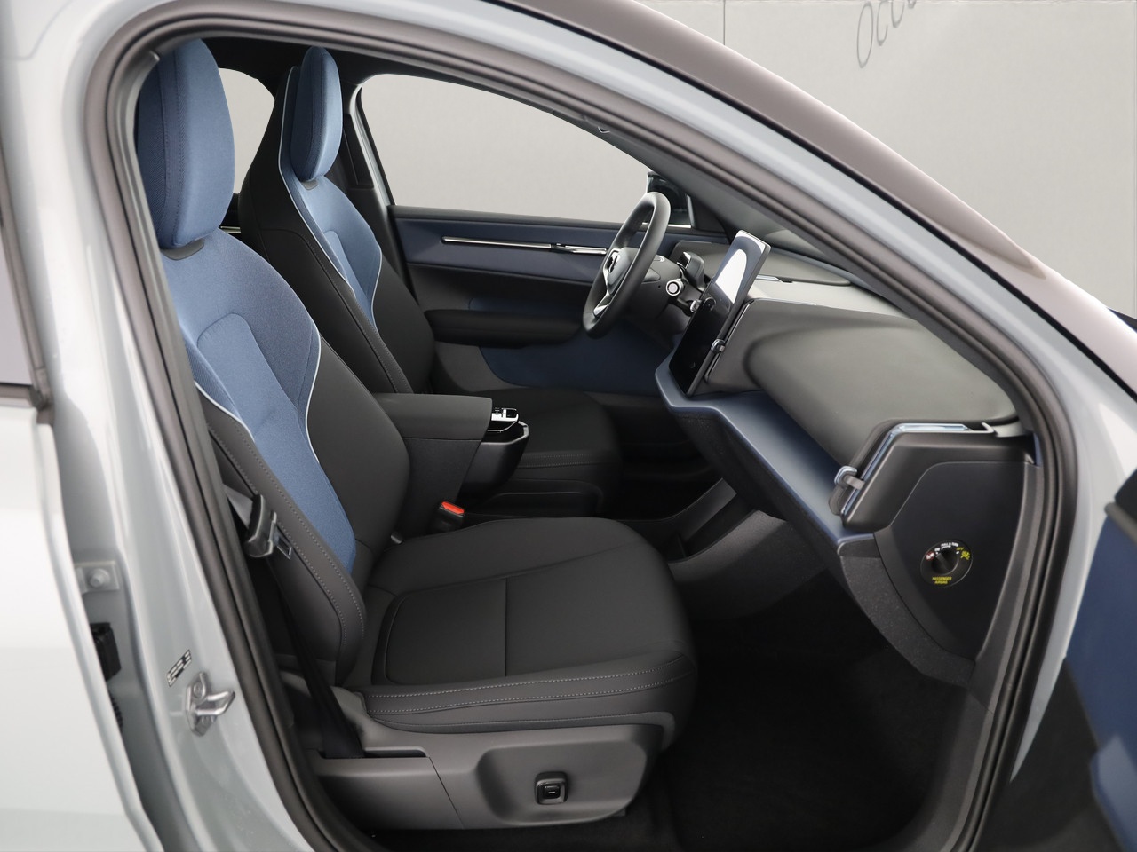 VOLVO EX30 CC P8 Ultra AWD-image-4