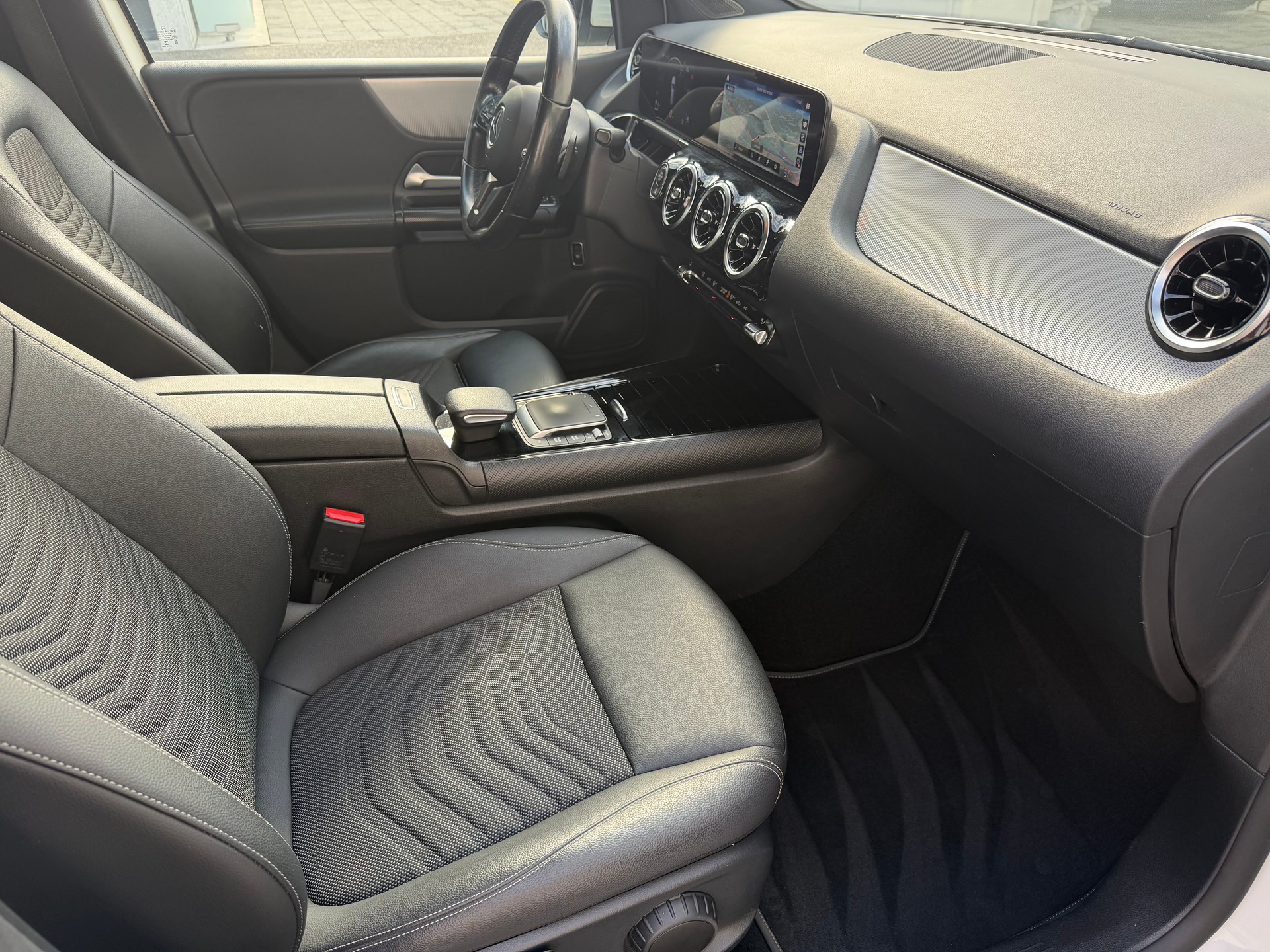 MERCEDES-BENZ B 180 SE Line 7G-DCT-image-15
