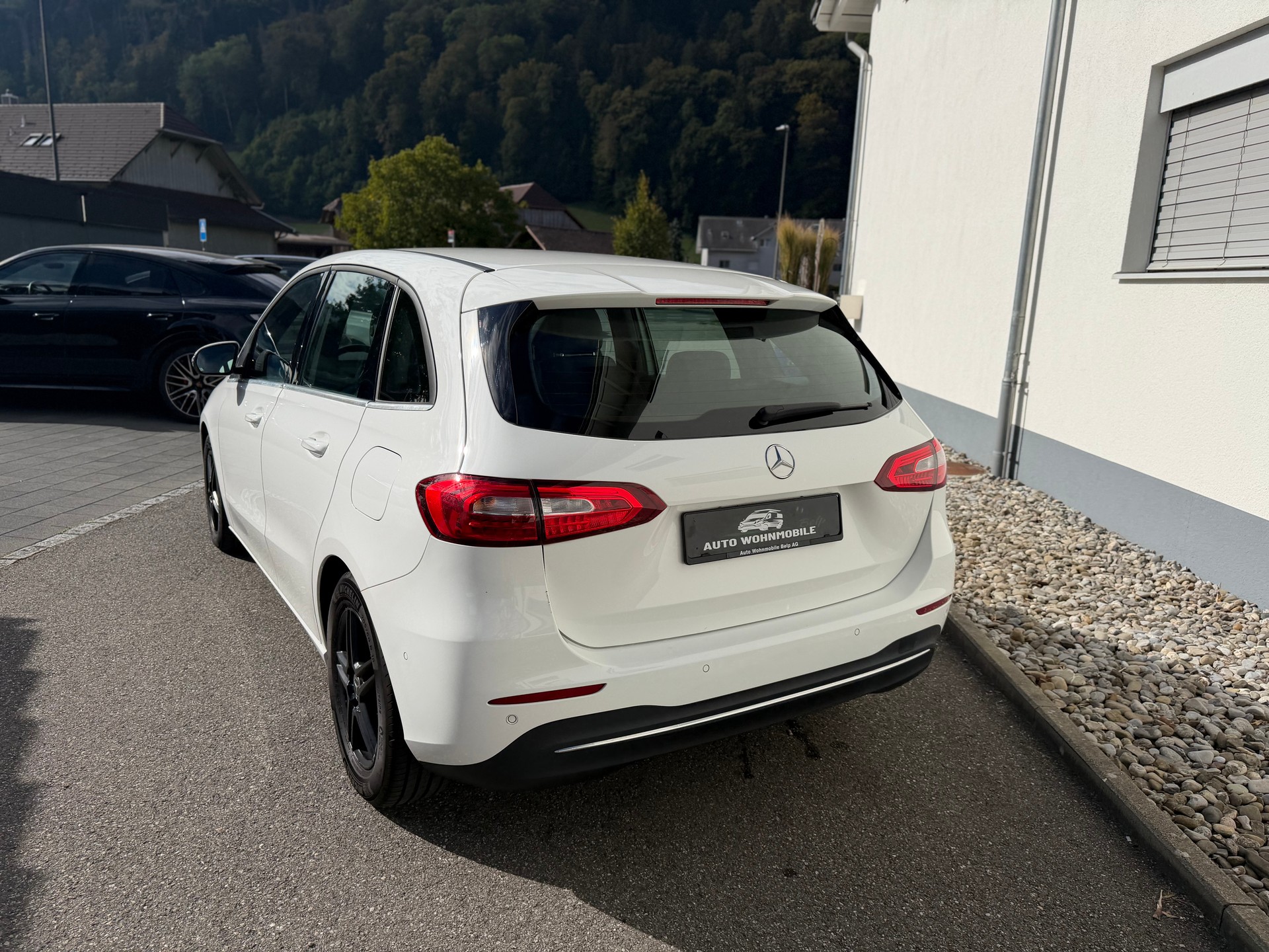MERCEDES-BENZ B 180 SE Line 7G-DCT-image-13