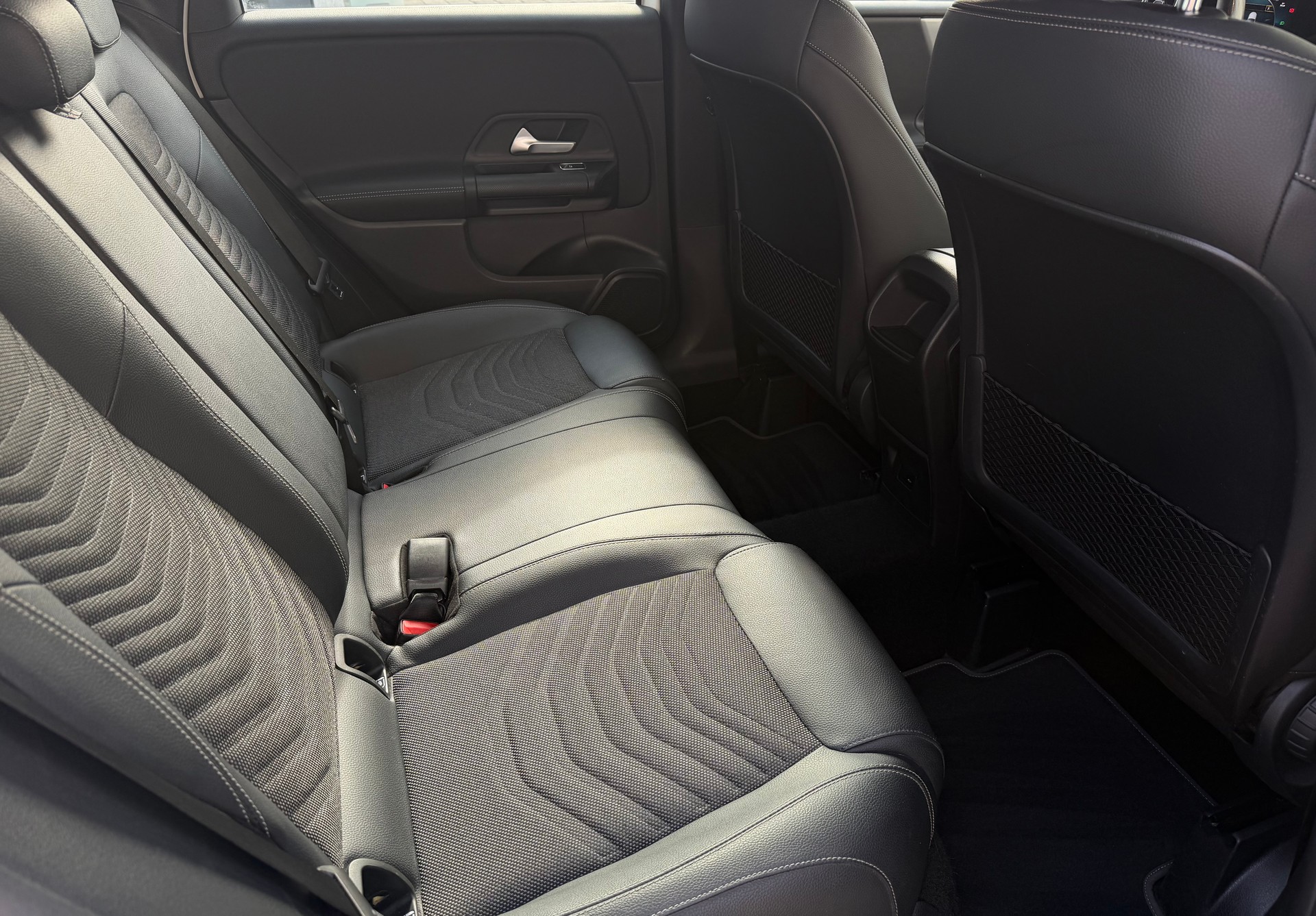 MERCEDES-BENZ B 180 SE Line 7G-DCT-image-17