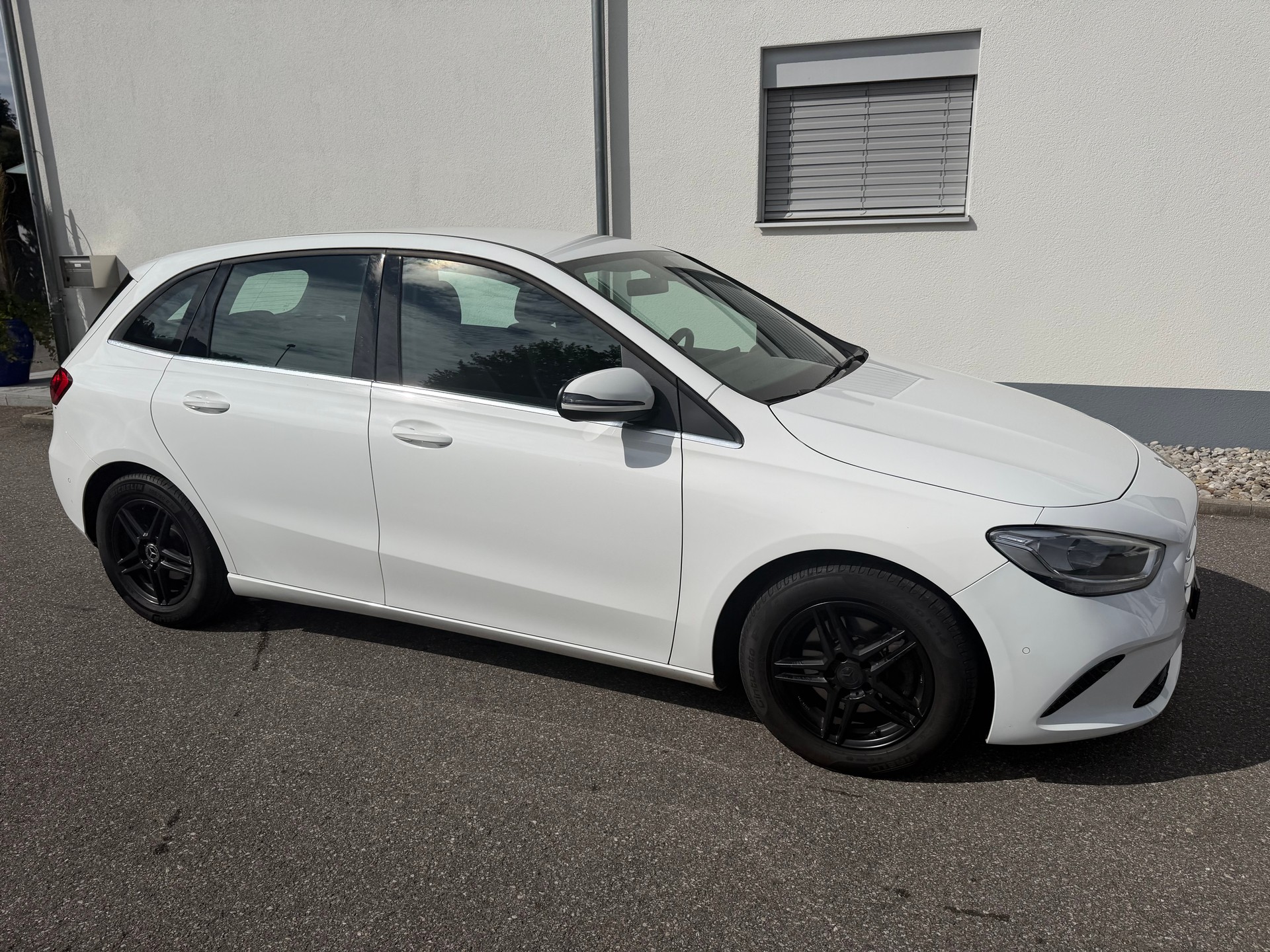 MERCEDES-BENZ B 180 SE Line 7G-DCT-image-3