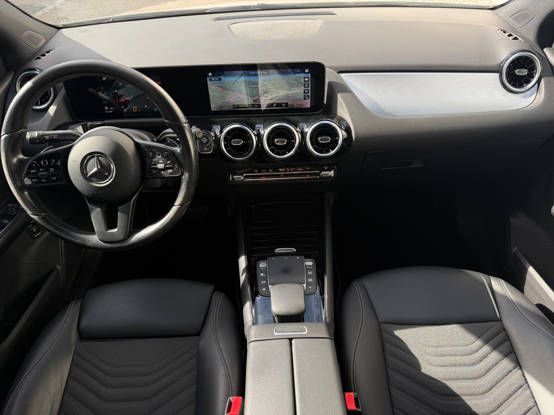 MERCEDES-BENZ B 180 SE Line 7G-DCT-image-18