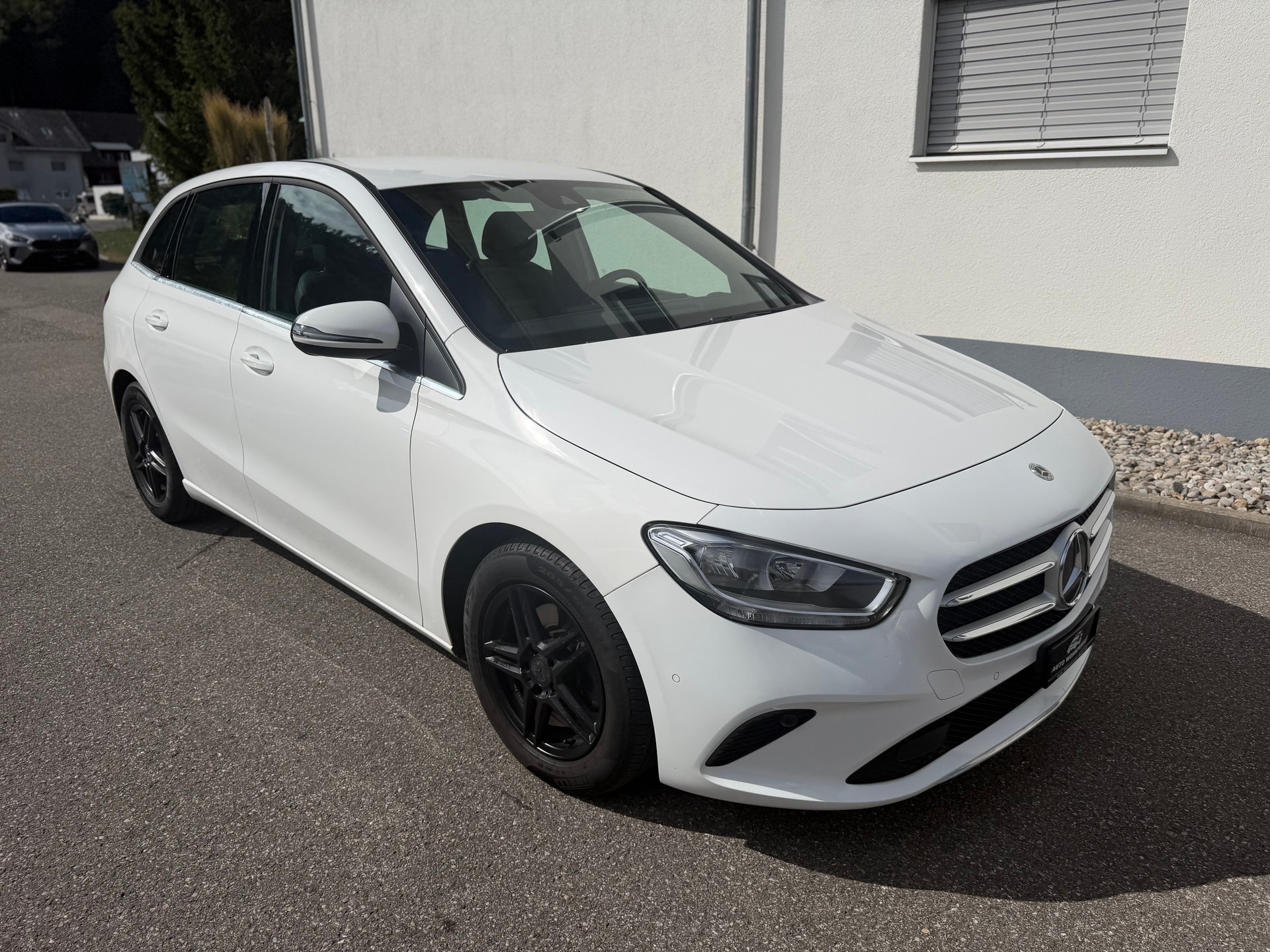 MERCEDES-BENZ B 180 SE Line 7G-DCT-image-2