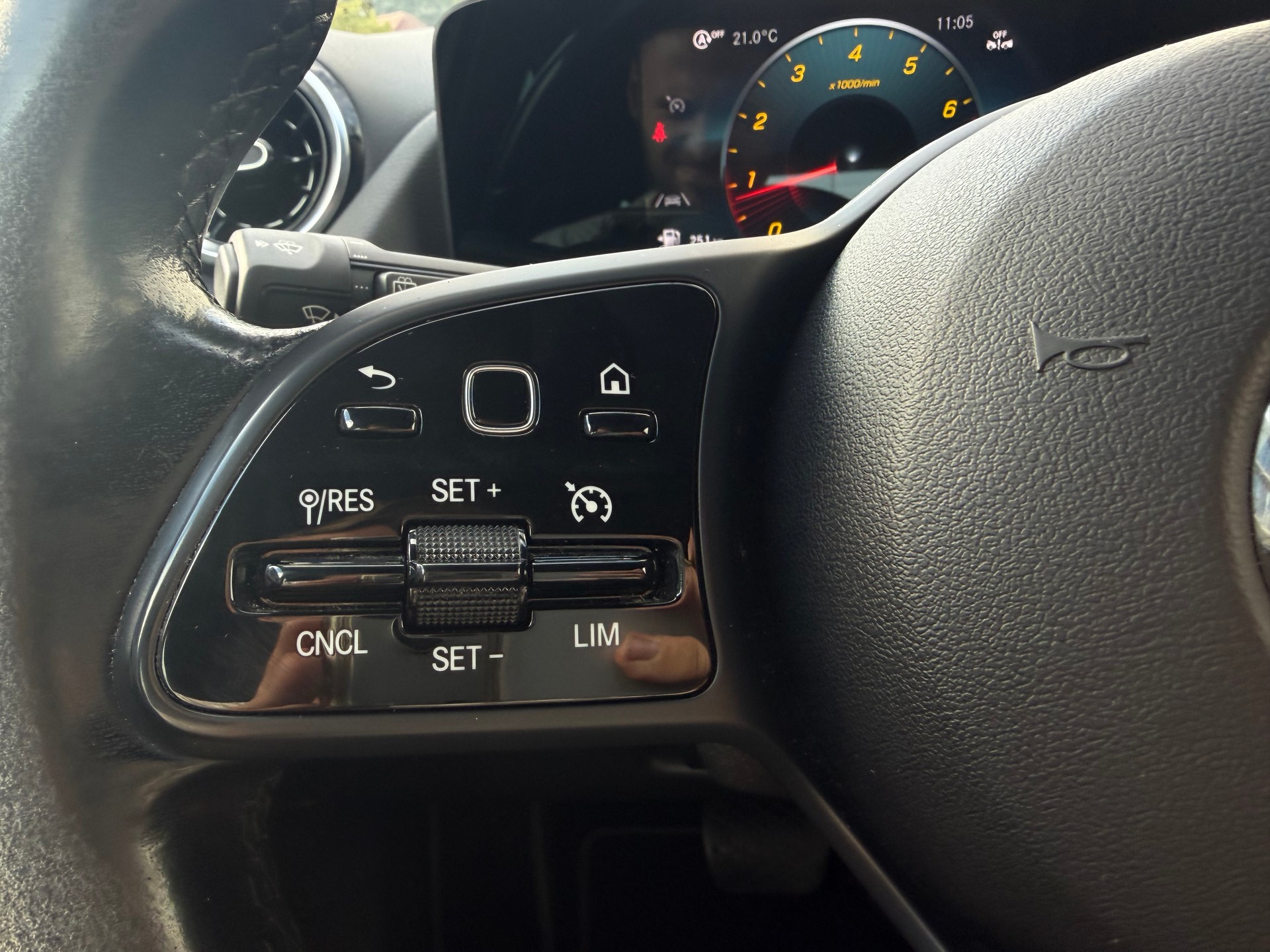 MERCEDES-BENZ B 180 SE Line 7G-DCT-image-20