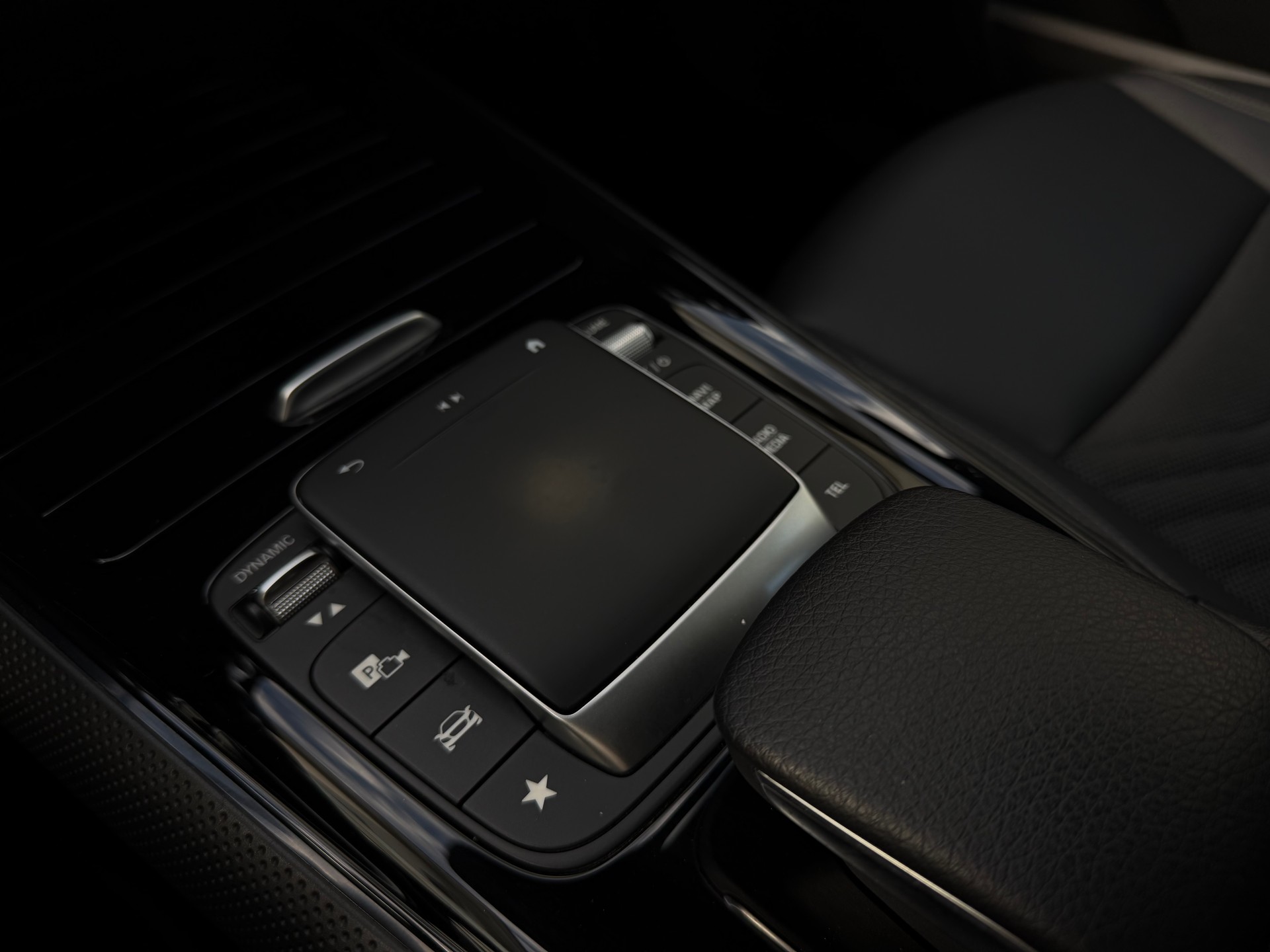 MERCEDES-BENZ B 180 SE Line 7G-DCT-image-25