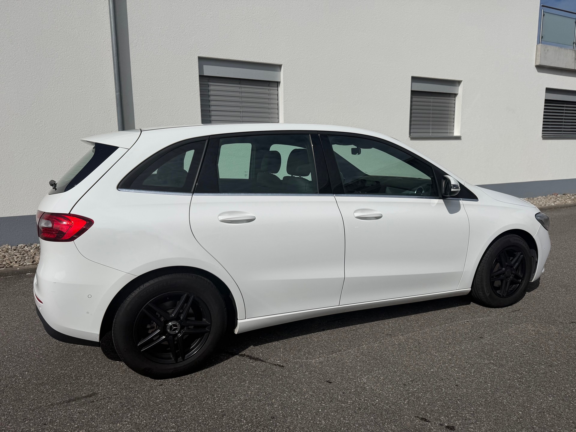 MERCEDES-BENZ B 180 SE Line 7G-DCT-image-4