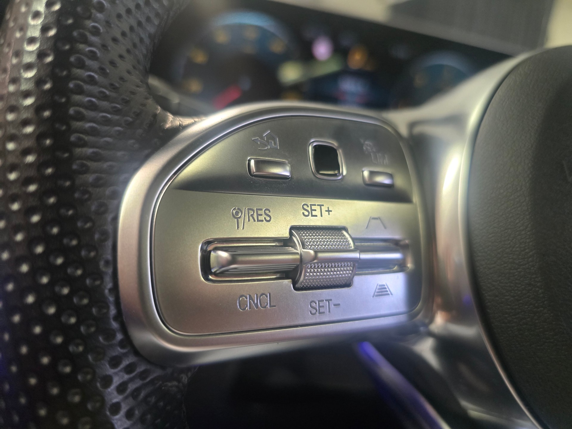 MERCEDES-BENZ GLE 400 d 4Matic AMG Line 9G-Tronic* 360 KAMERA*CH-FHZ*PANO*LUFTFAHRWERK*AHK 3.5T*SITZLÜFTUNG*NAPPA LEDER*BURMESTER*-image-17