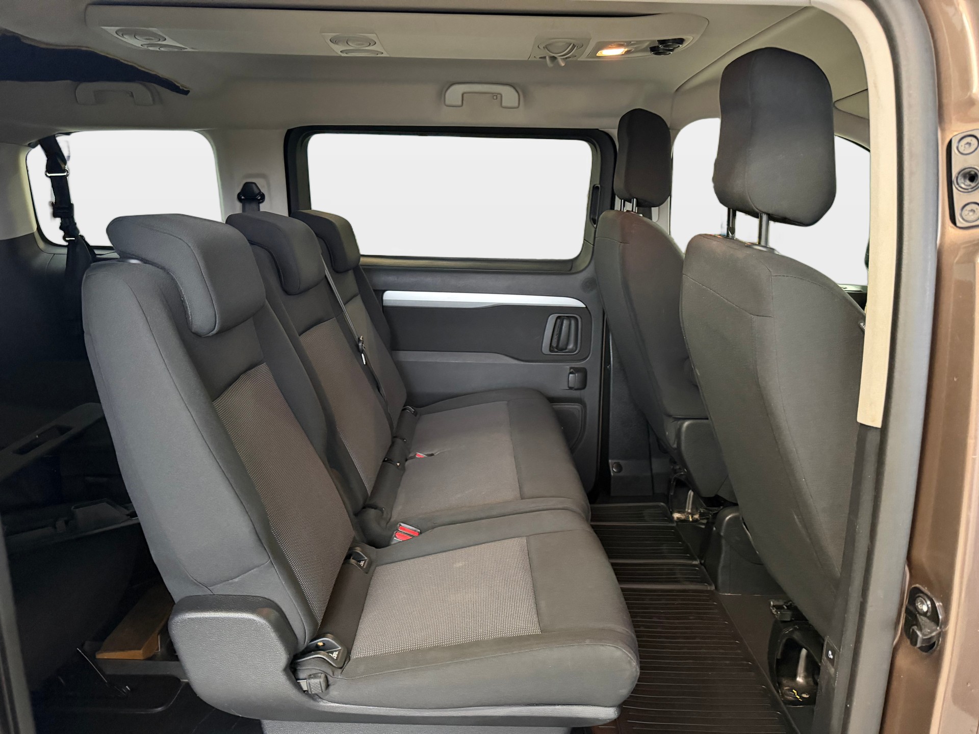 TOYOTA Proace Verso 2.0 D-4D Shuttle L1 | 1 Platz für Rollstuhl | 7-Plätzer | Elektrische Türen L+R | Ab MFK 03.2026-image-17