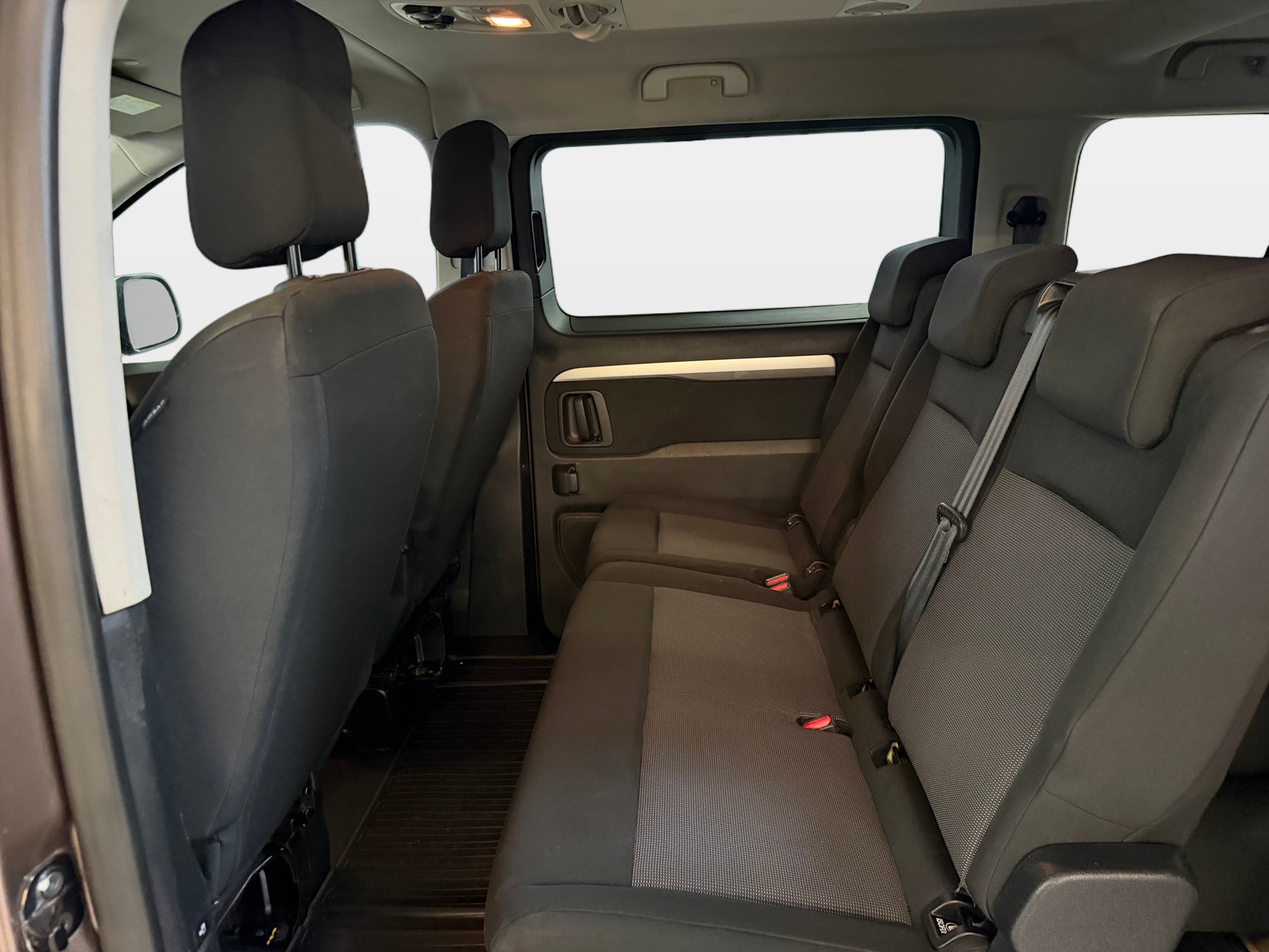 TOYOTA Proace Verso 2.0 D-4D Shuttle L1 | 1 Platz für Rollstuhl | 7-Plätzer | Elektrische Türen L+R | Ab MFK 03.2026-image-16