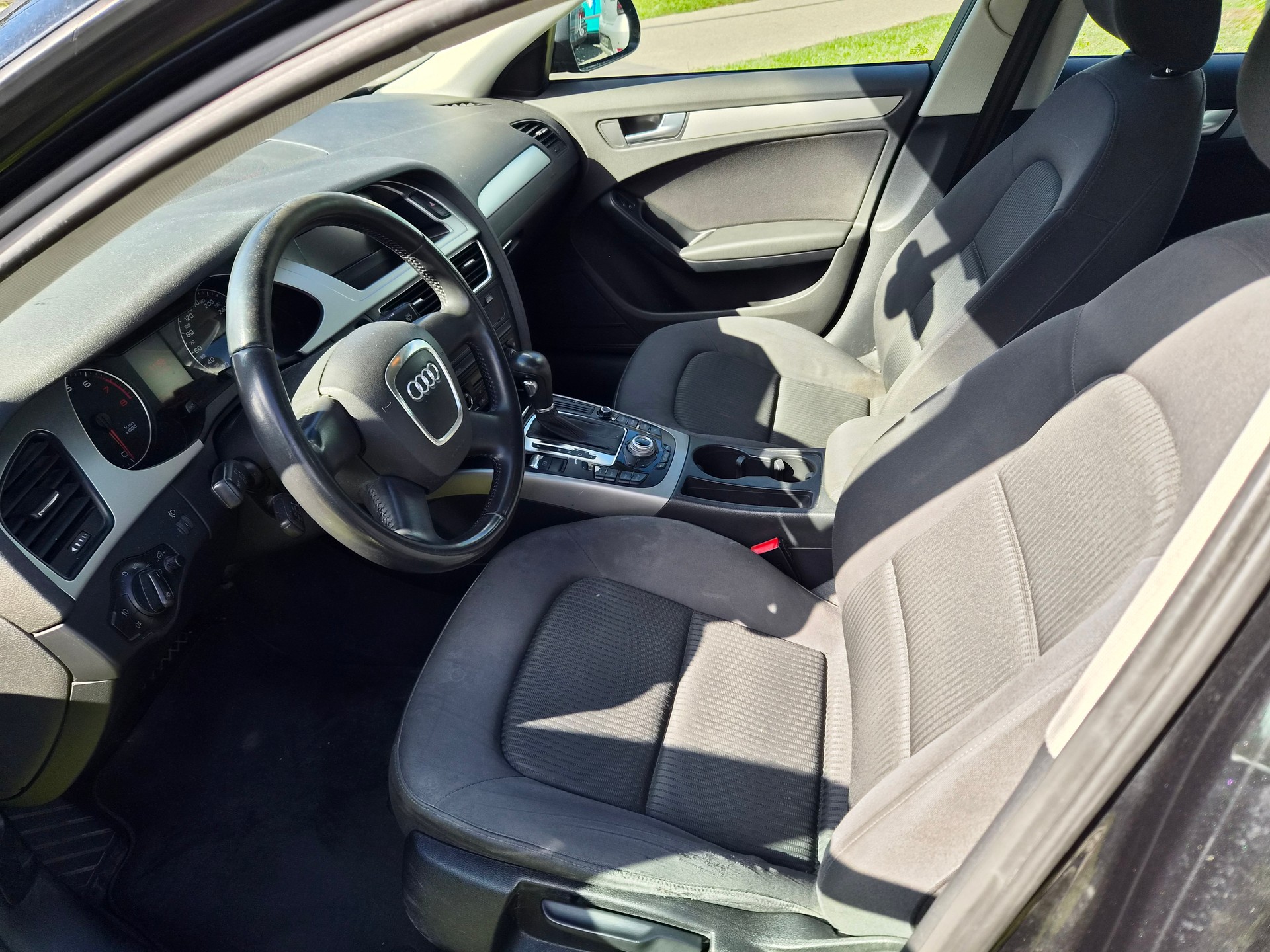 AUDI A4 Limousine 2.0 TFSI multitronic-image-6
