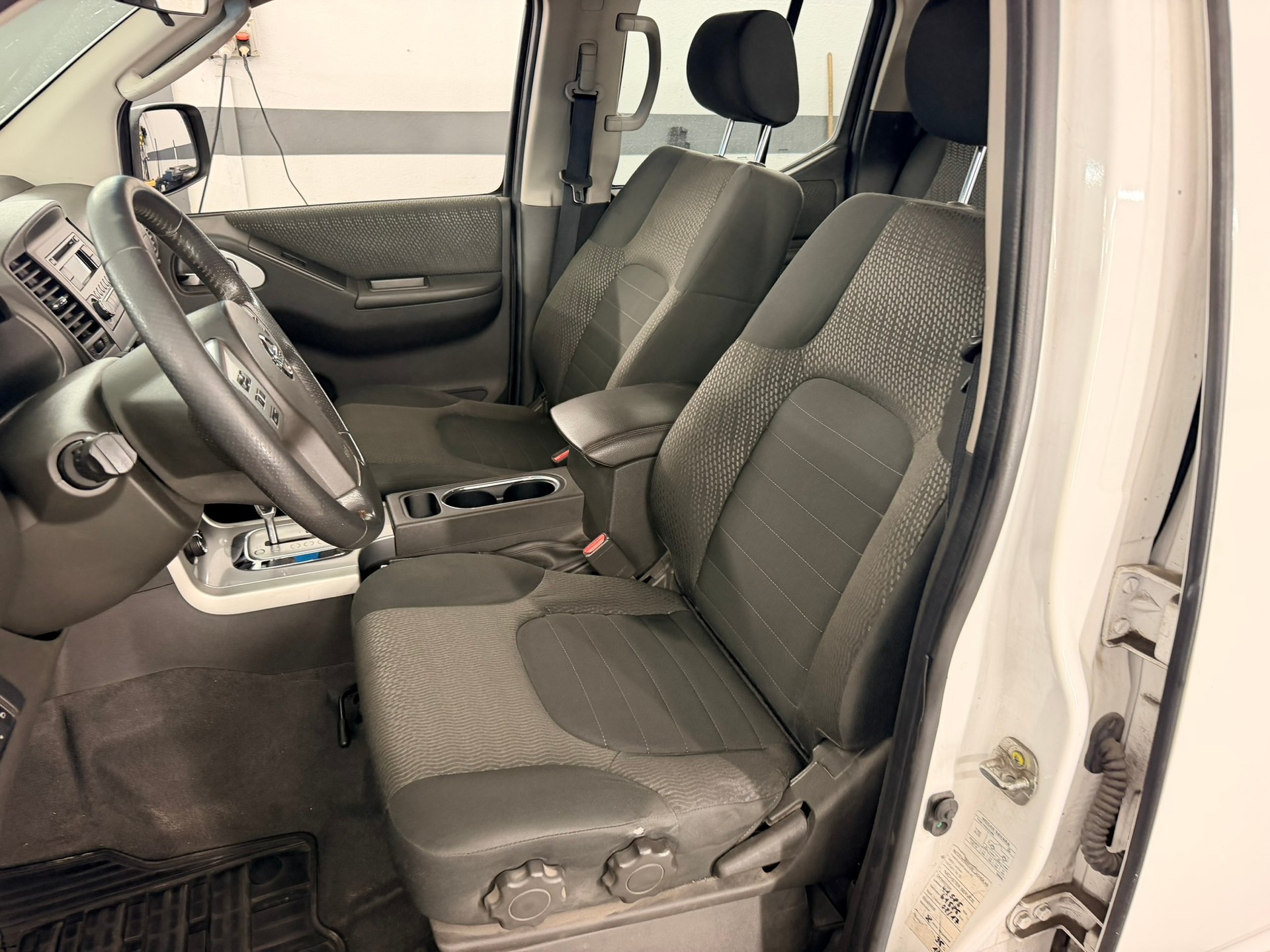 NISSAN Navara Double Cab Platinum 2.5 dCi 4WD Automat-image-10