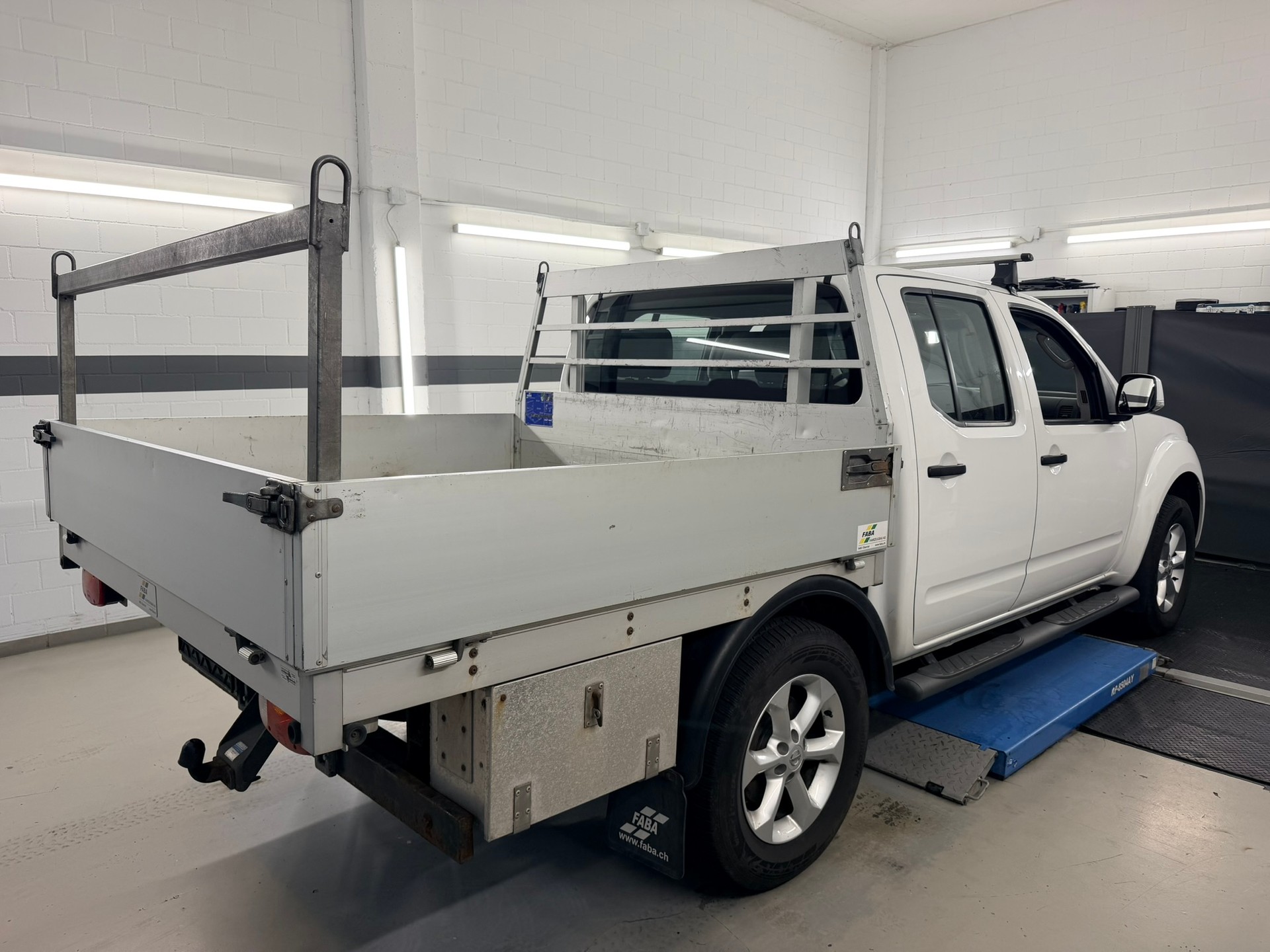 NISSAN Navara Double Cab Platinum 2.5 dCi 4WD Automat-image-3