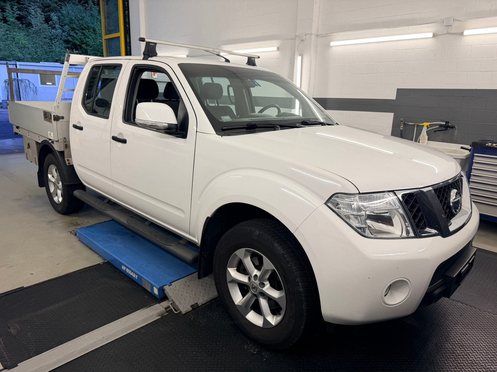 NISSAN Navara Double Cab Platinum 2.5 dCi 4WD Automat-image-2