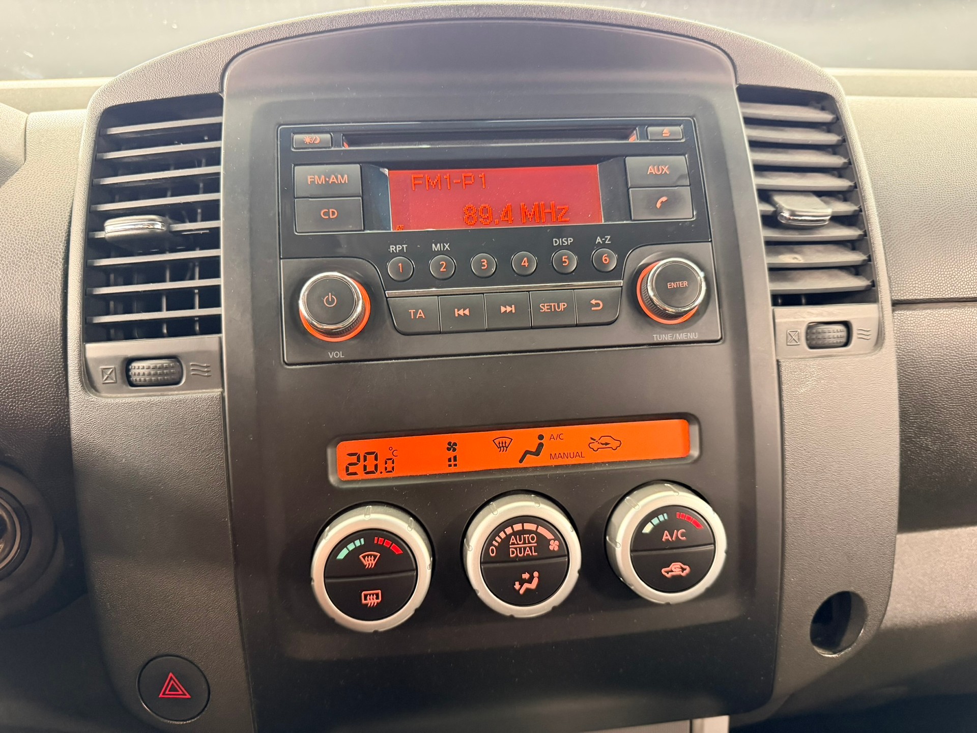 NISSAN Navara Double Cab Platinum 2.5 dCi 4WD Automat-image-14