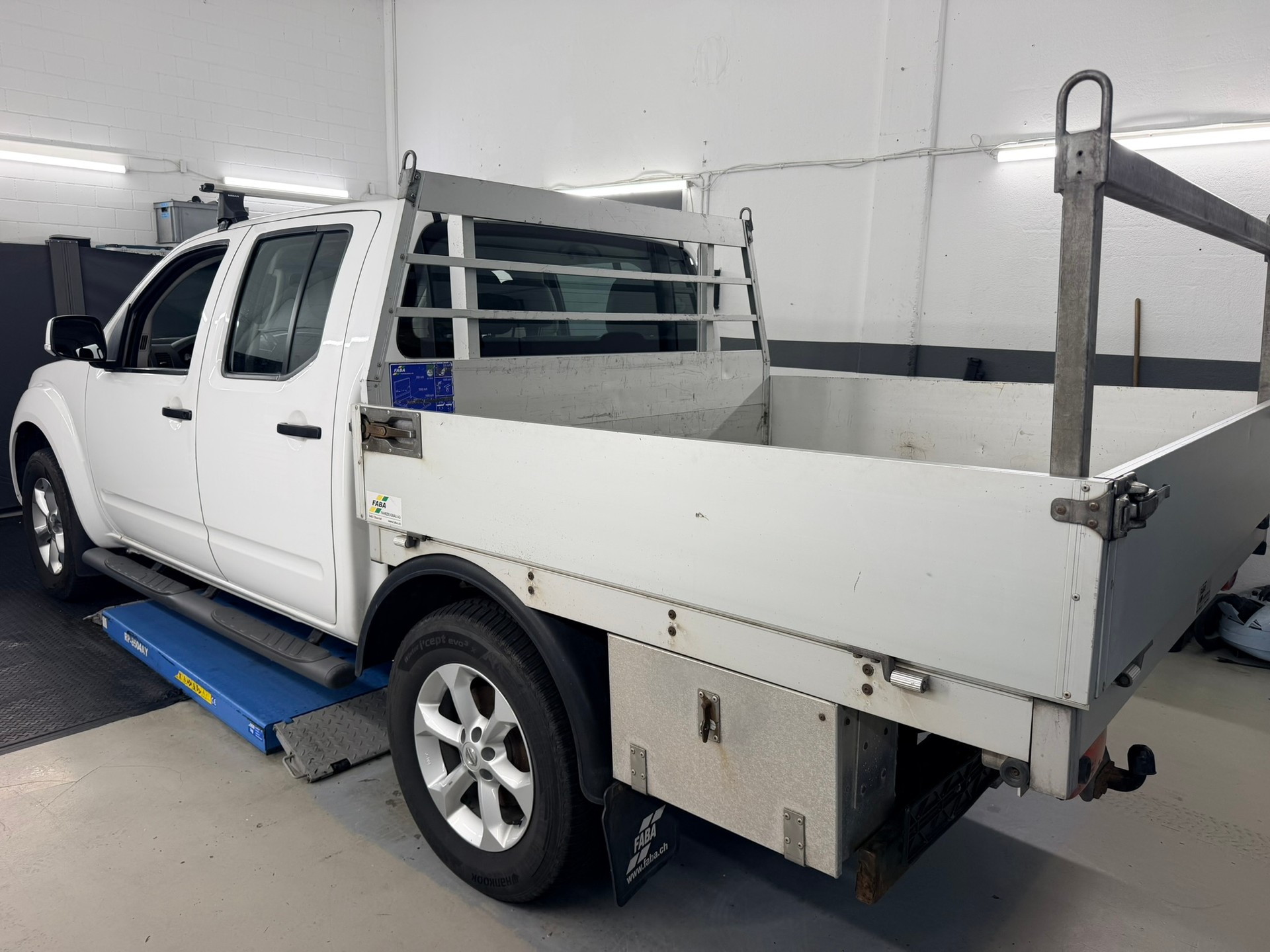 NISSAN Navara Double Cab Platinum 2.5 dCi 4WD Automat-image-5