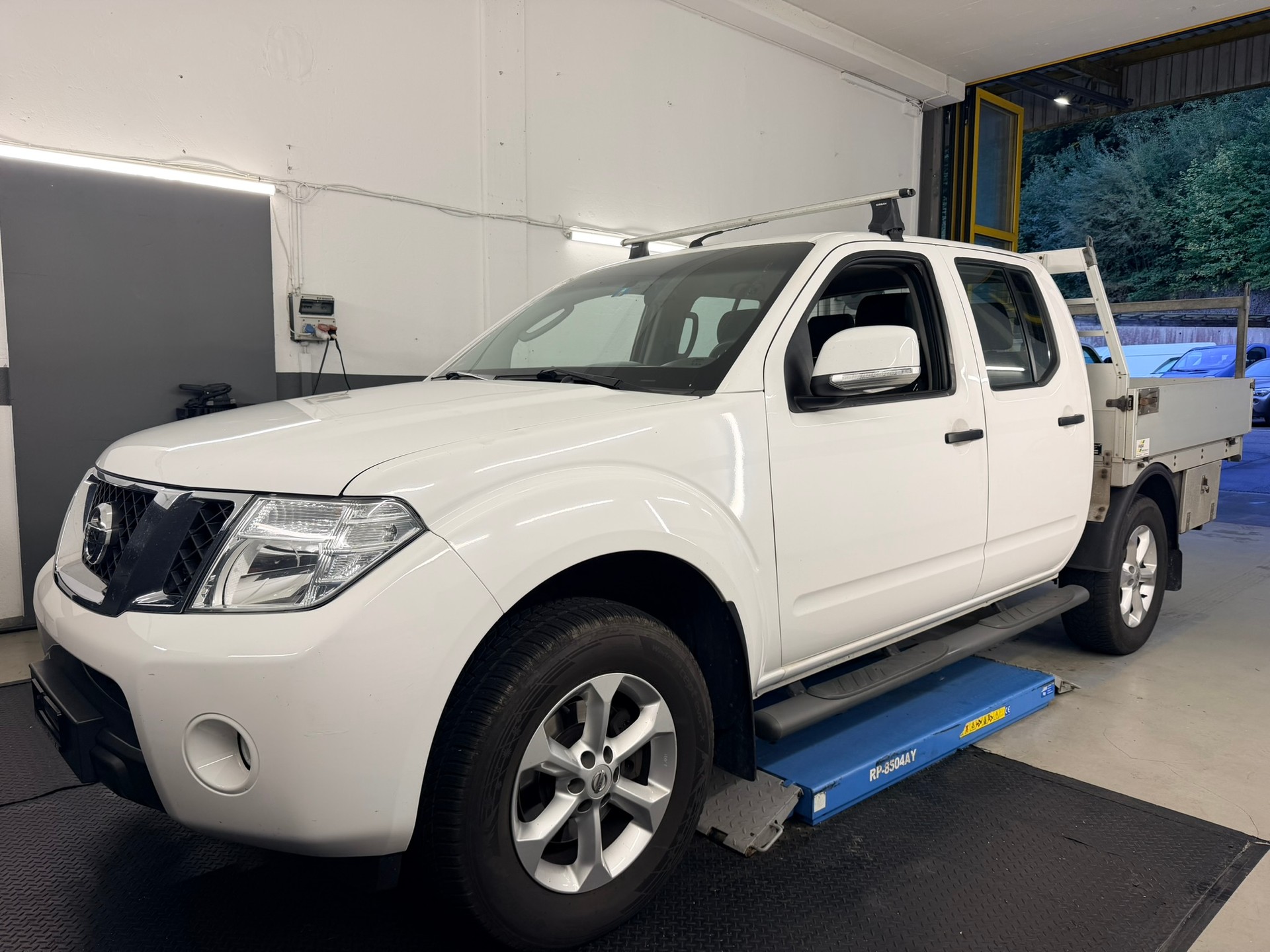 NISSAN Navara Double Cab Platinum 2.5 dCi 4WD Automat-image-0