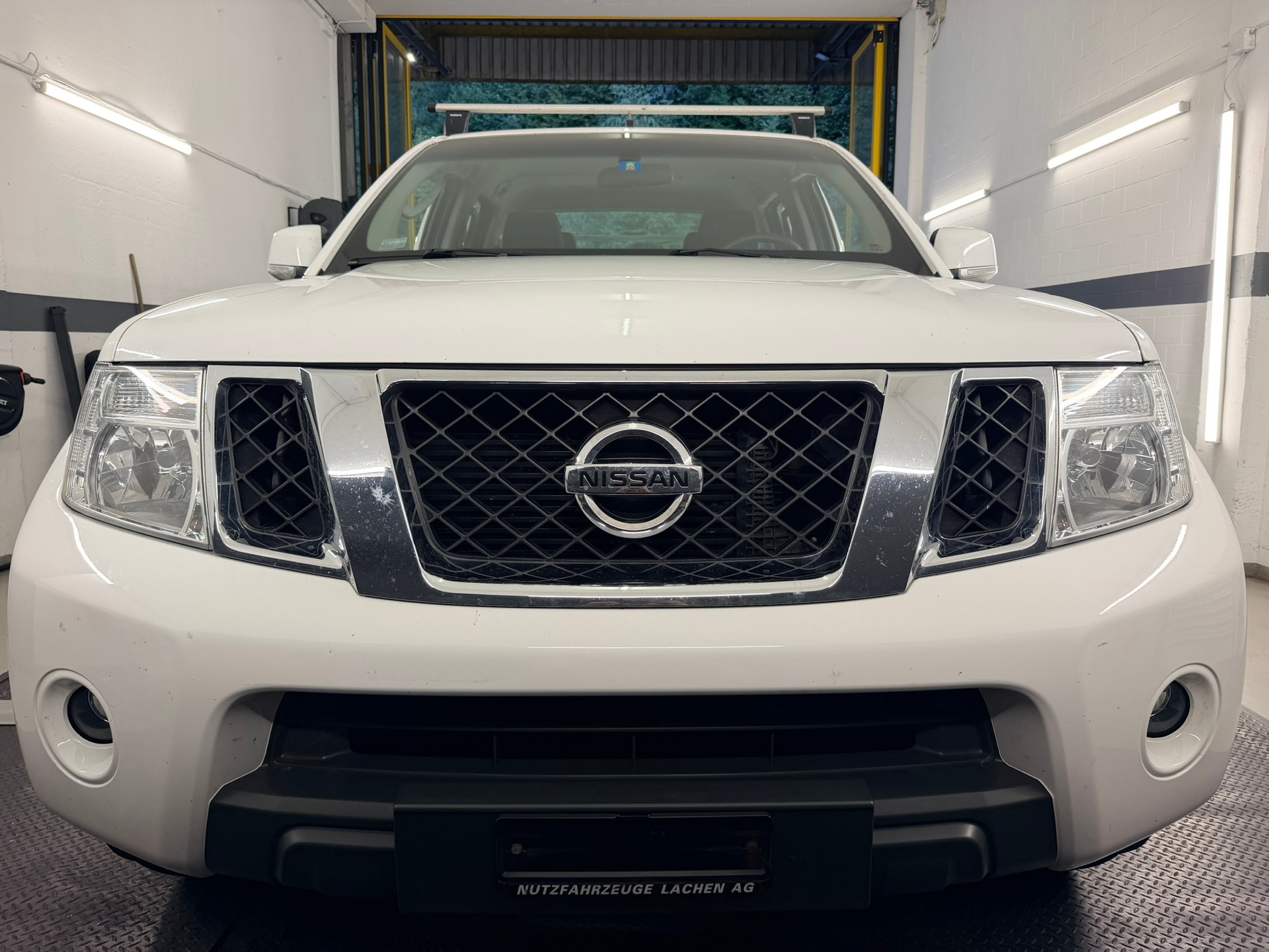 NISSAN Navara Double Cab Platinum 2.5 dCi 4WD Automat-image-1
