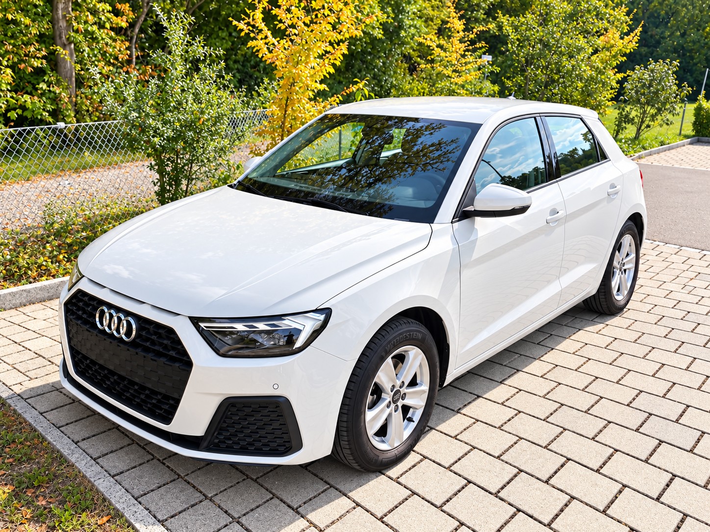 AUDI 1.0 30 TFSI Attraction S-Tronic-image-0