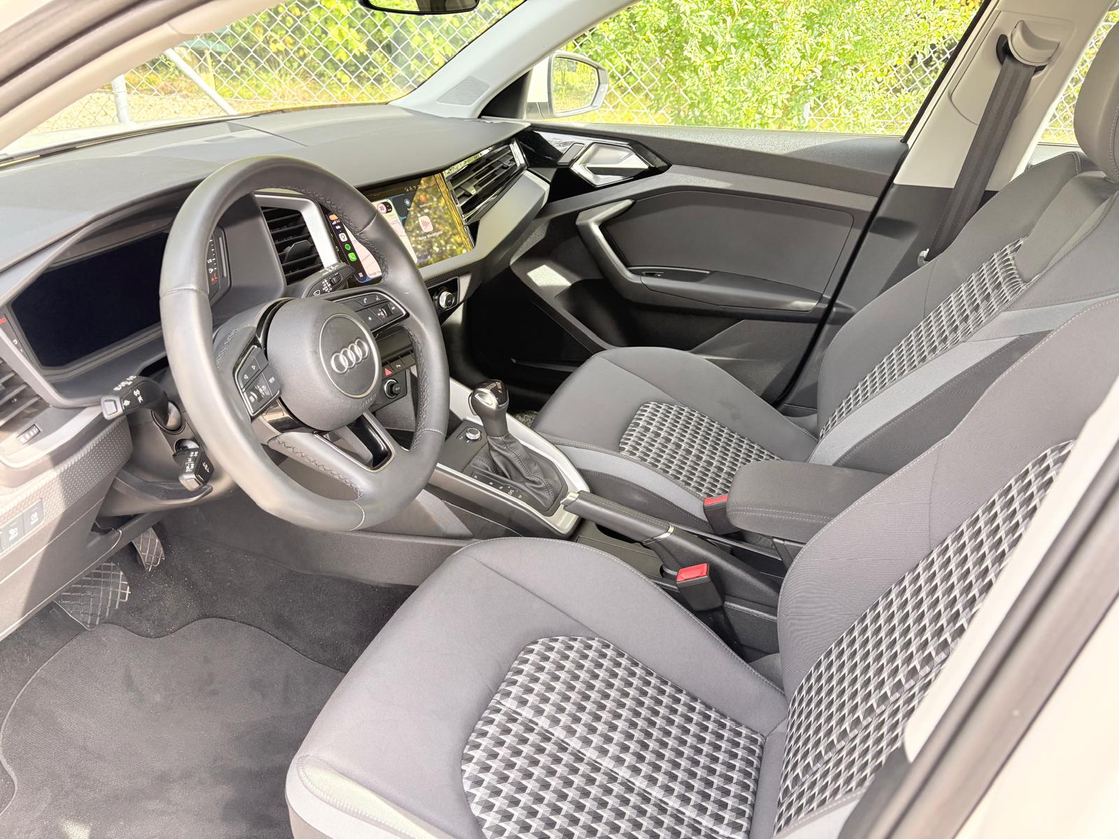 AUDI 1.0 30 TFSI Attraction S-Tronic-image-3