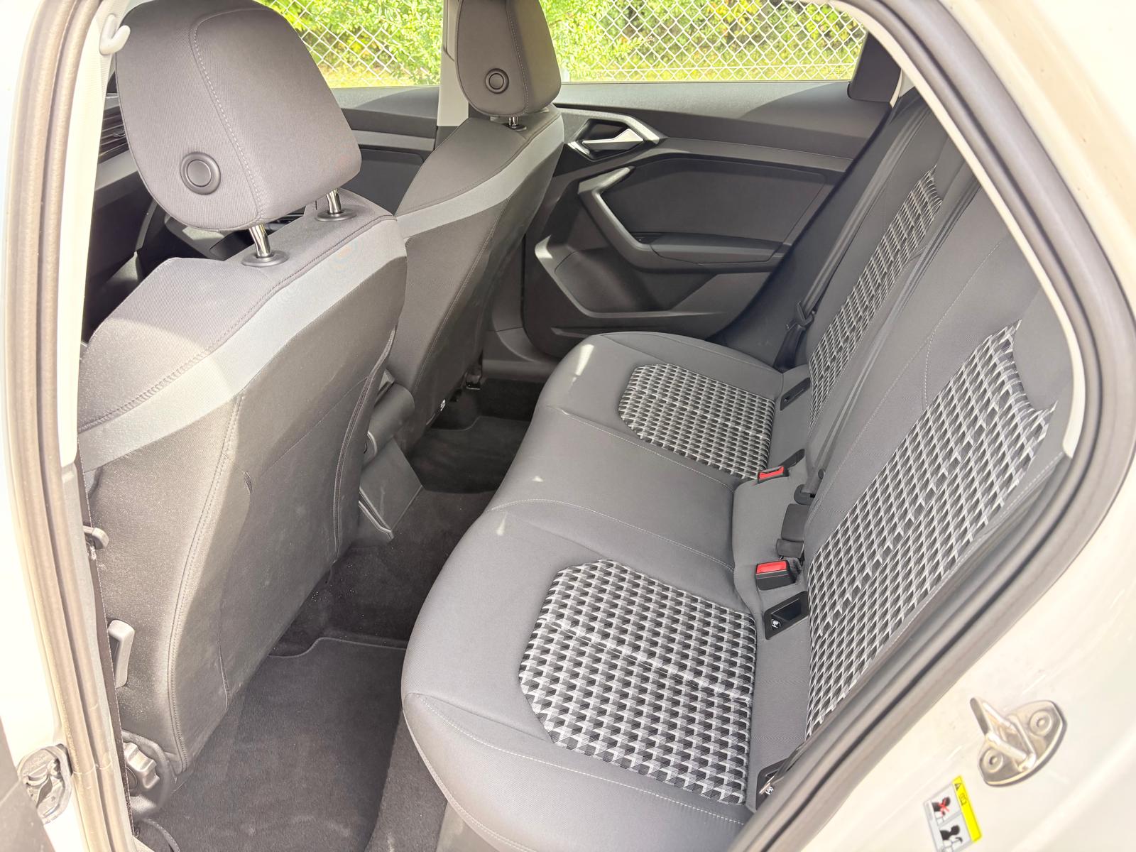 AUDI 1.0 30 TFSI Attraction S-Tronic-image-8